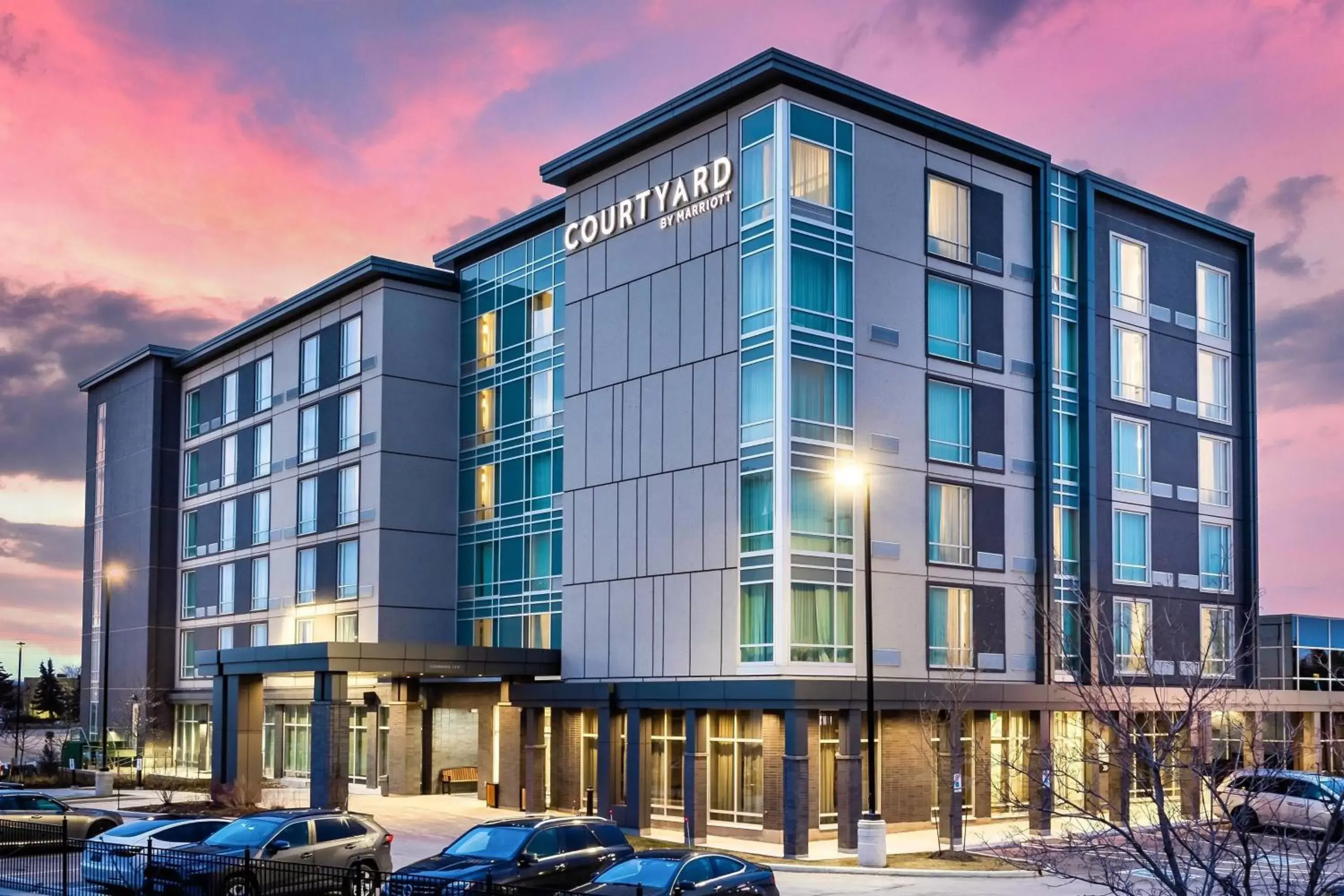 Property Building in Courtyard by Marriott Burlington-Oakville