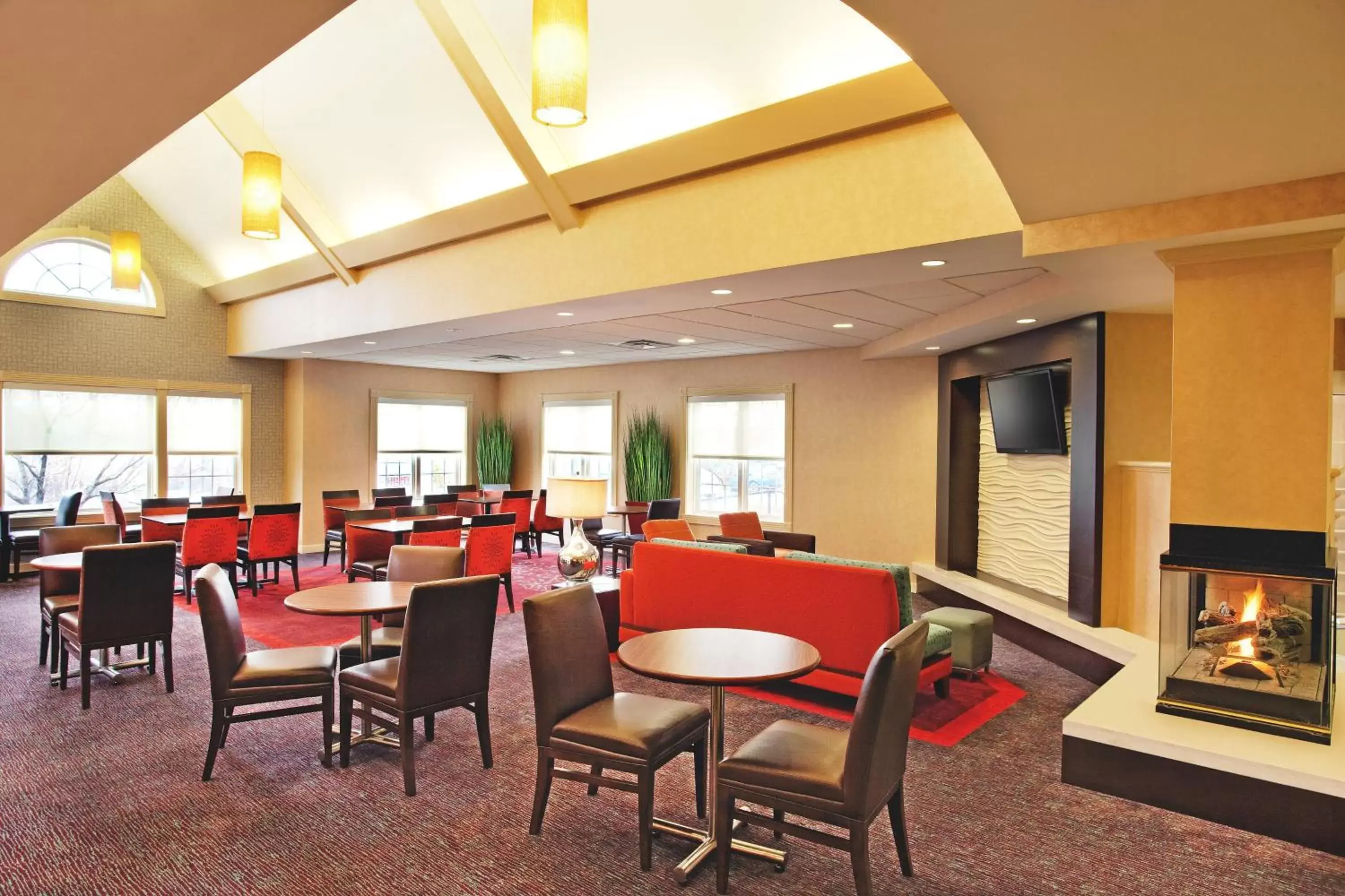 Lobby or reception, Restaurant/Places to Eat in Residence Inn Hartford Manchester