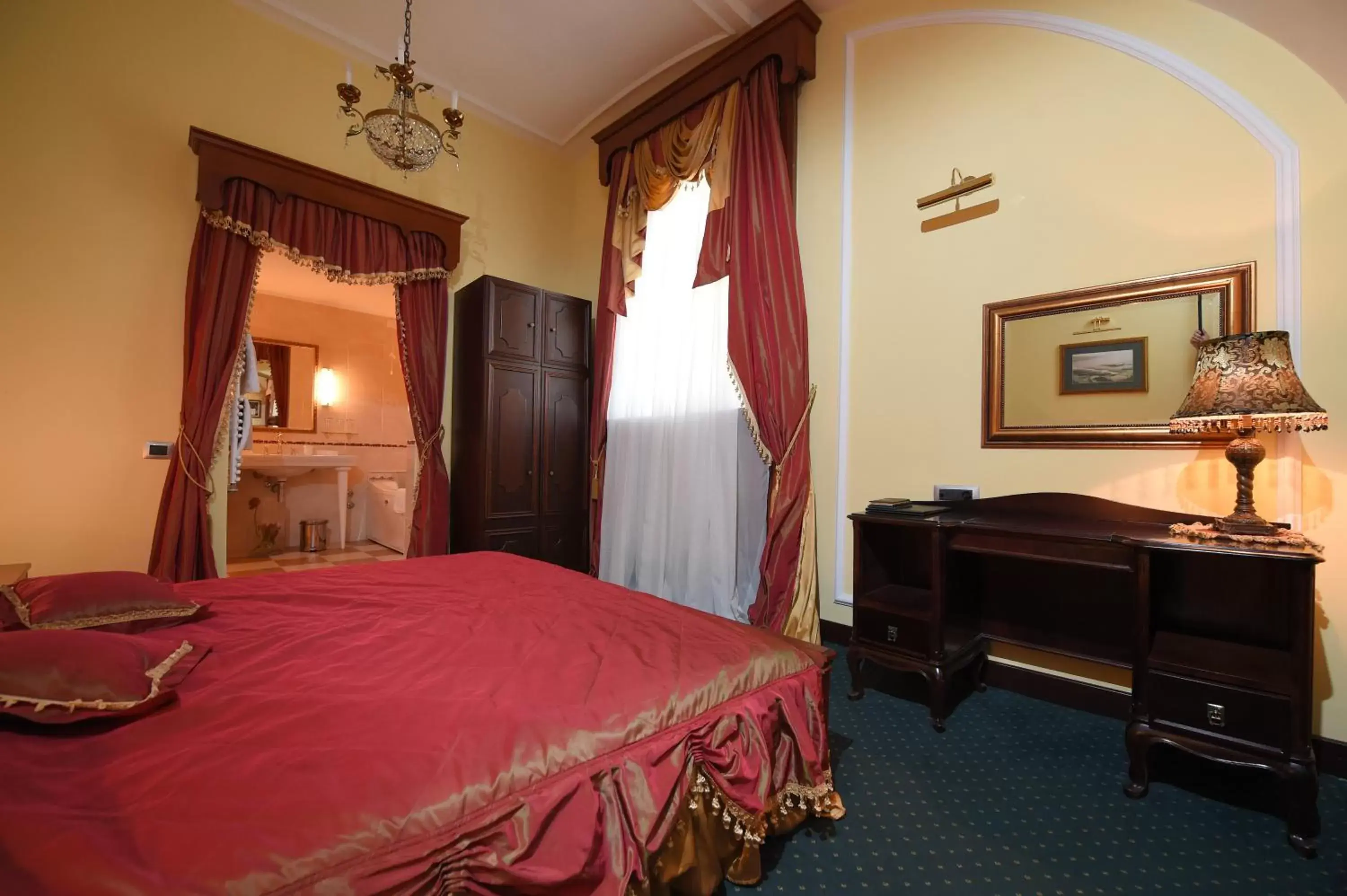 Family Suite with Fortress View in Hotel Leopold I