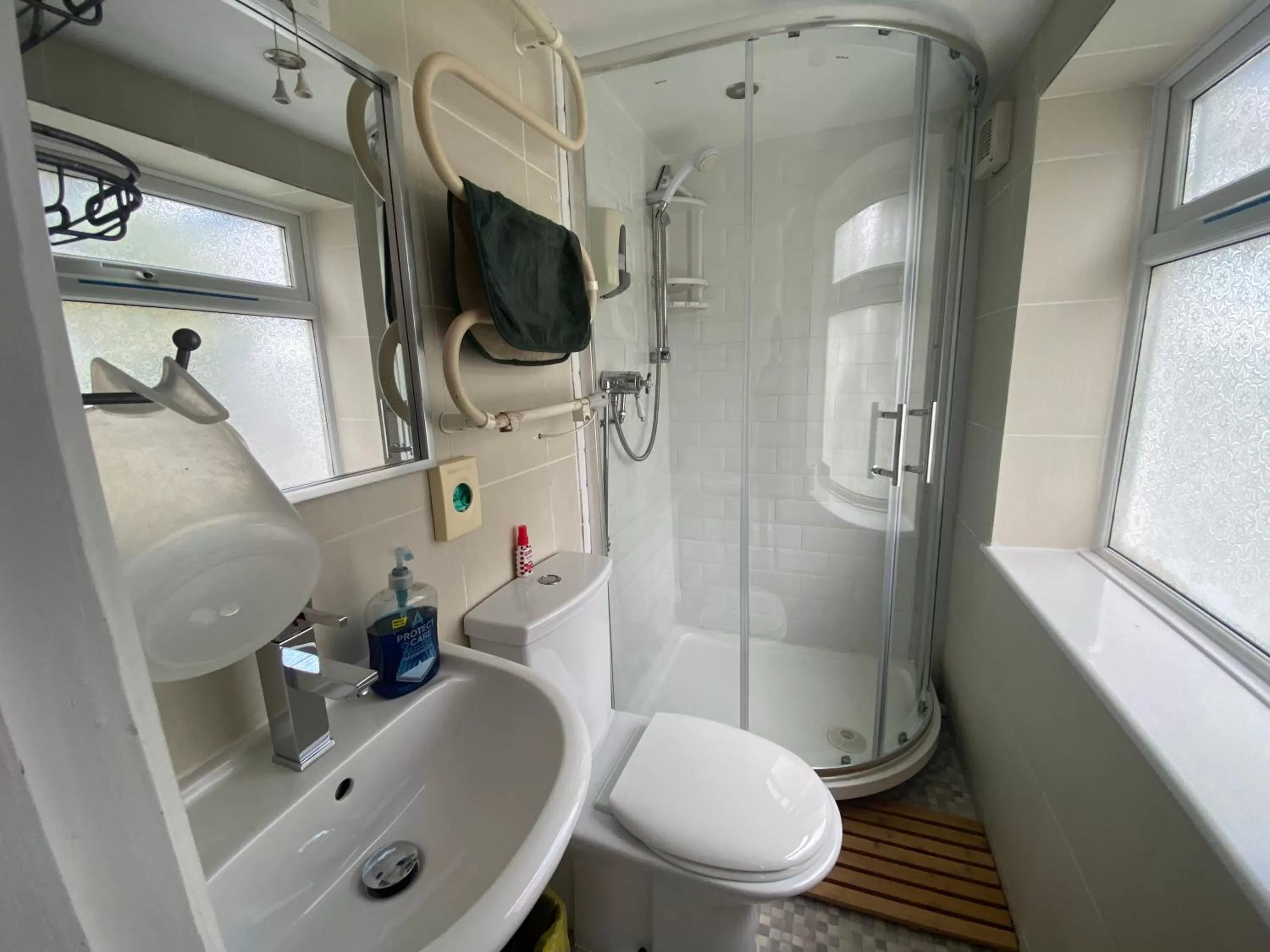 Shower in Aquarius B&B