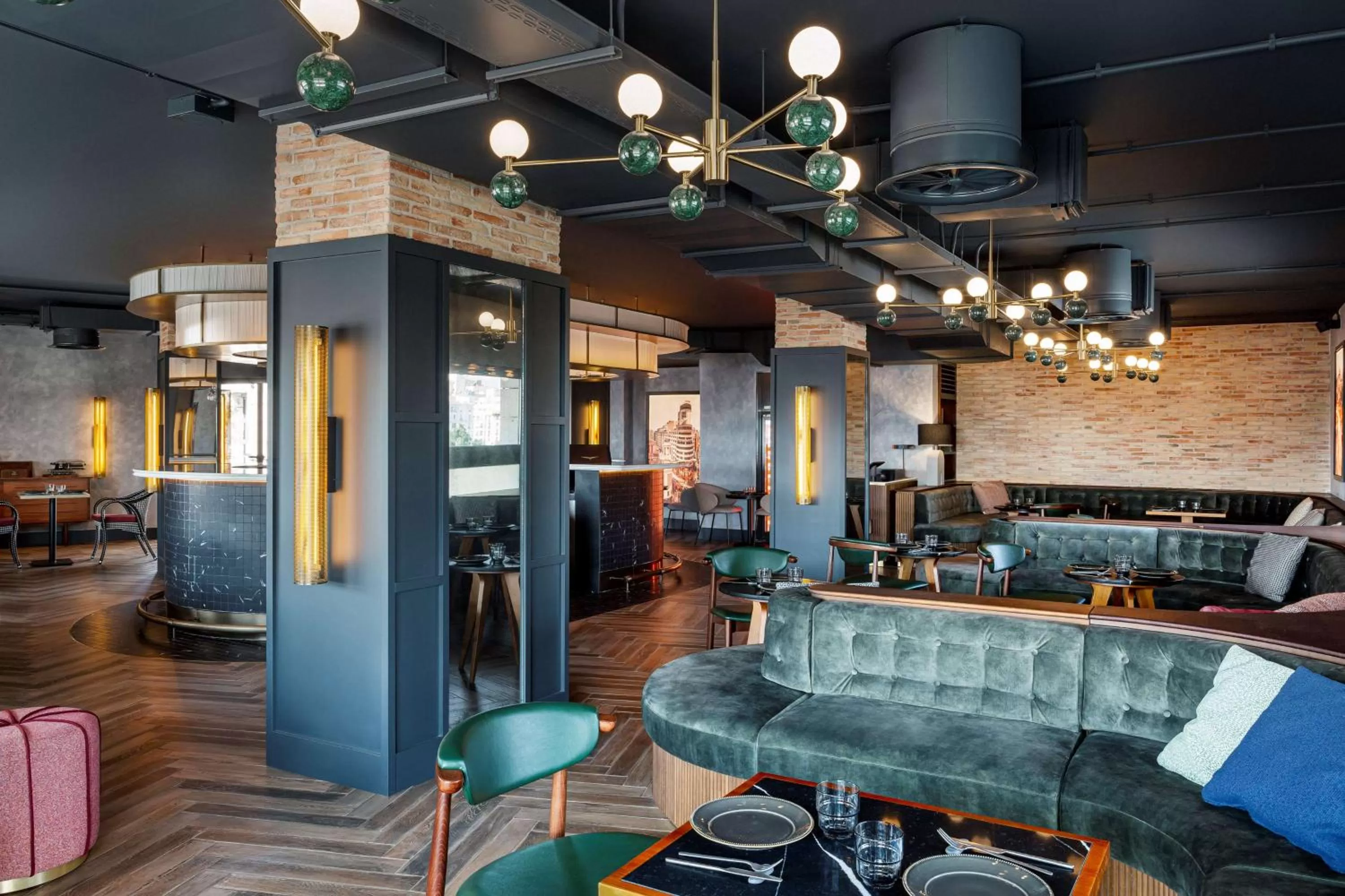 Restaurant/places to eat in Radisson RED Madrid