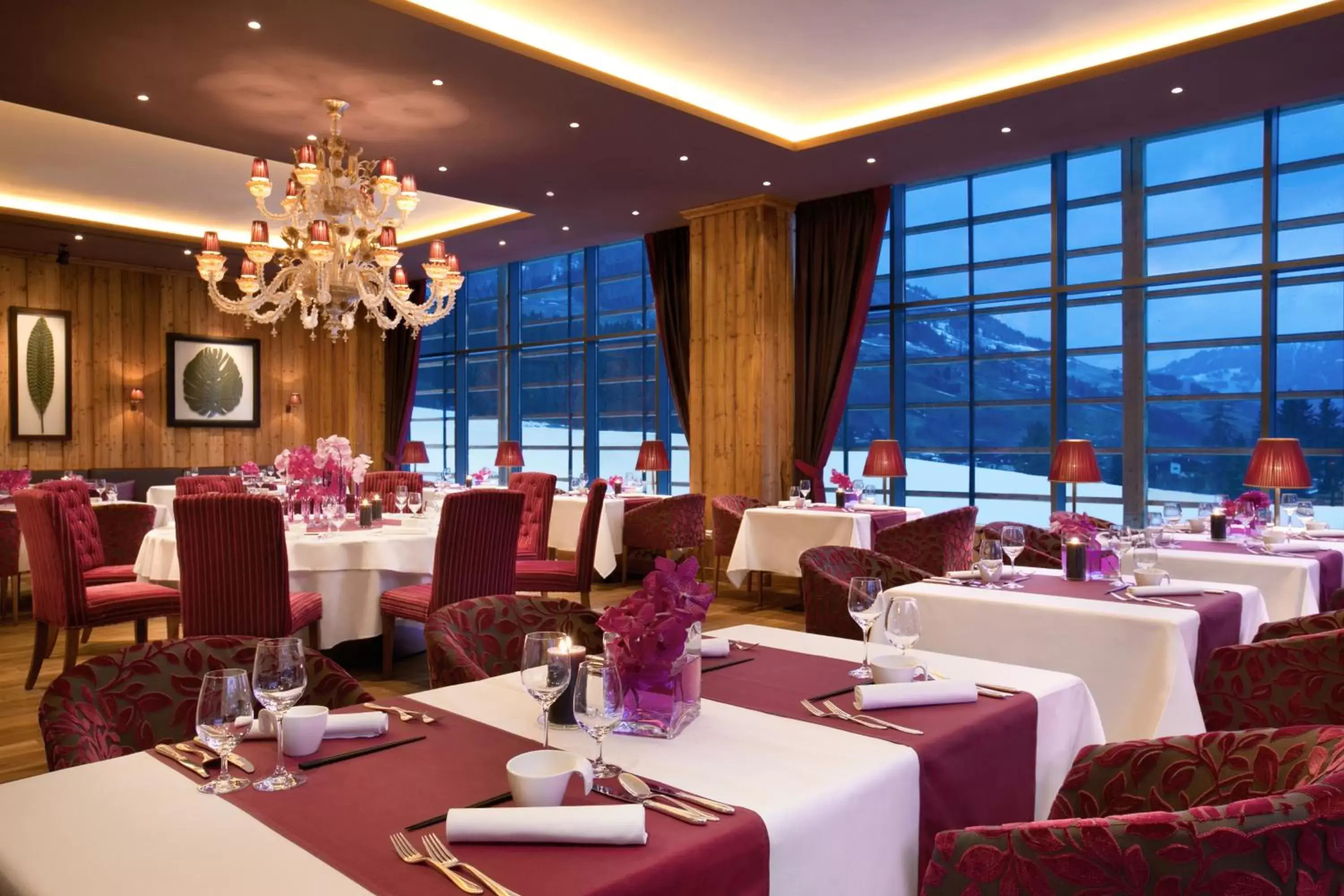 Restaurant/Places to Eat in Kempinski Hotel Das Tirol