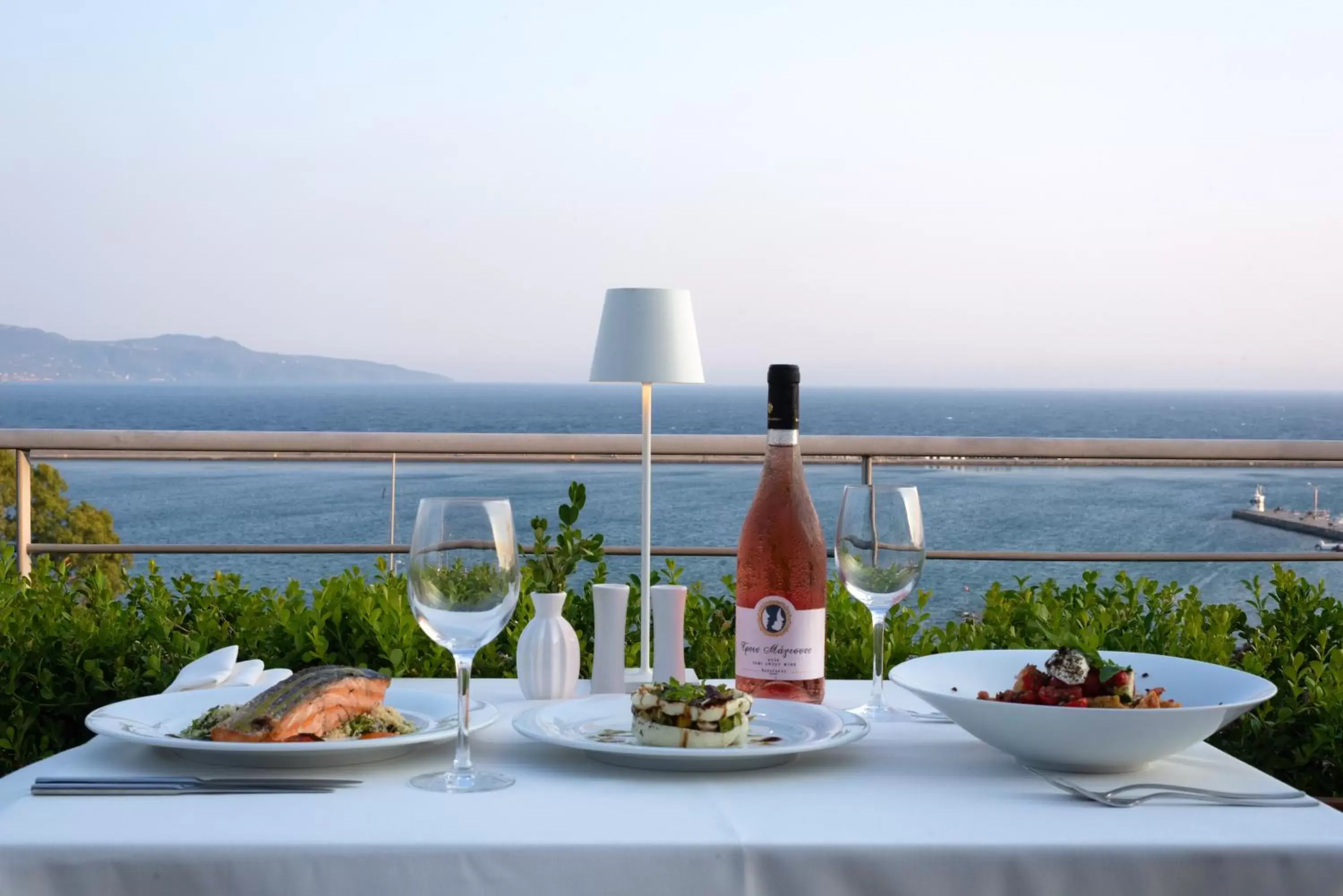 Food and drinks in Pharae Palace Food and drinks in Pharae Palace