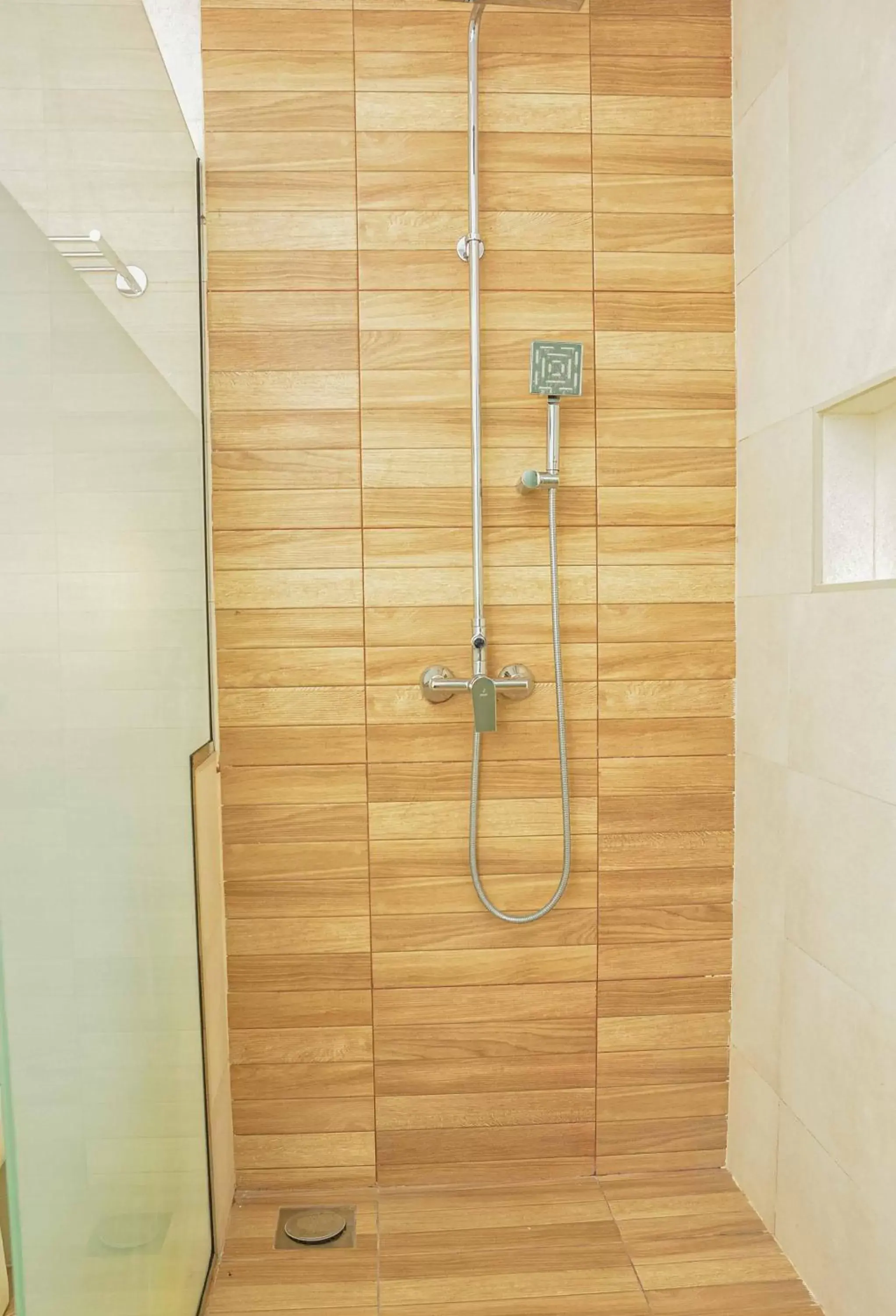 Shower, Bathroom in Jangwani Sea Breeze Resort