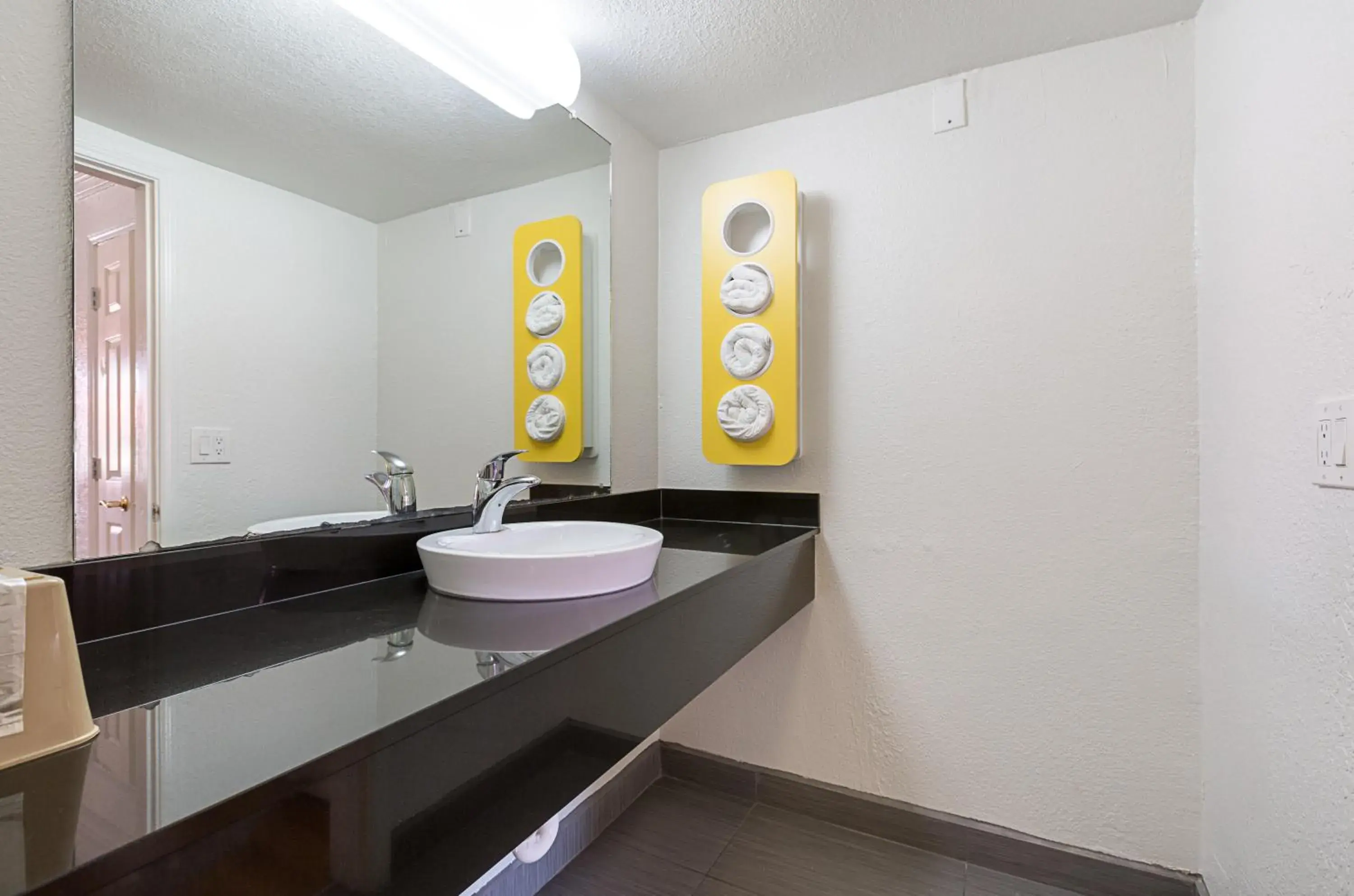 Bathroom in Motel 6-Dallas, TX - Market Center