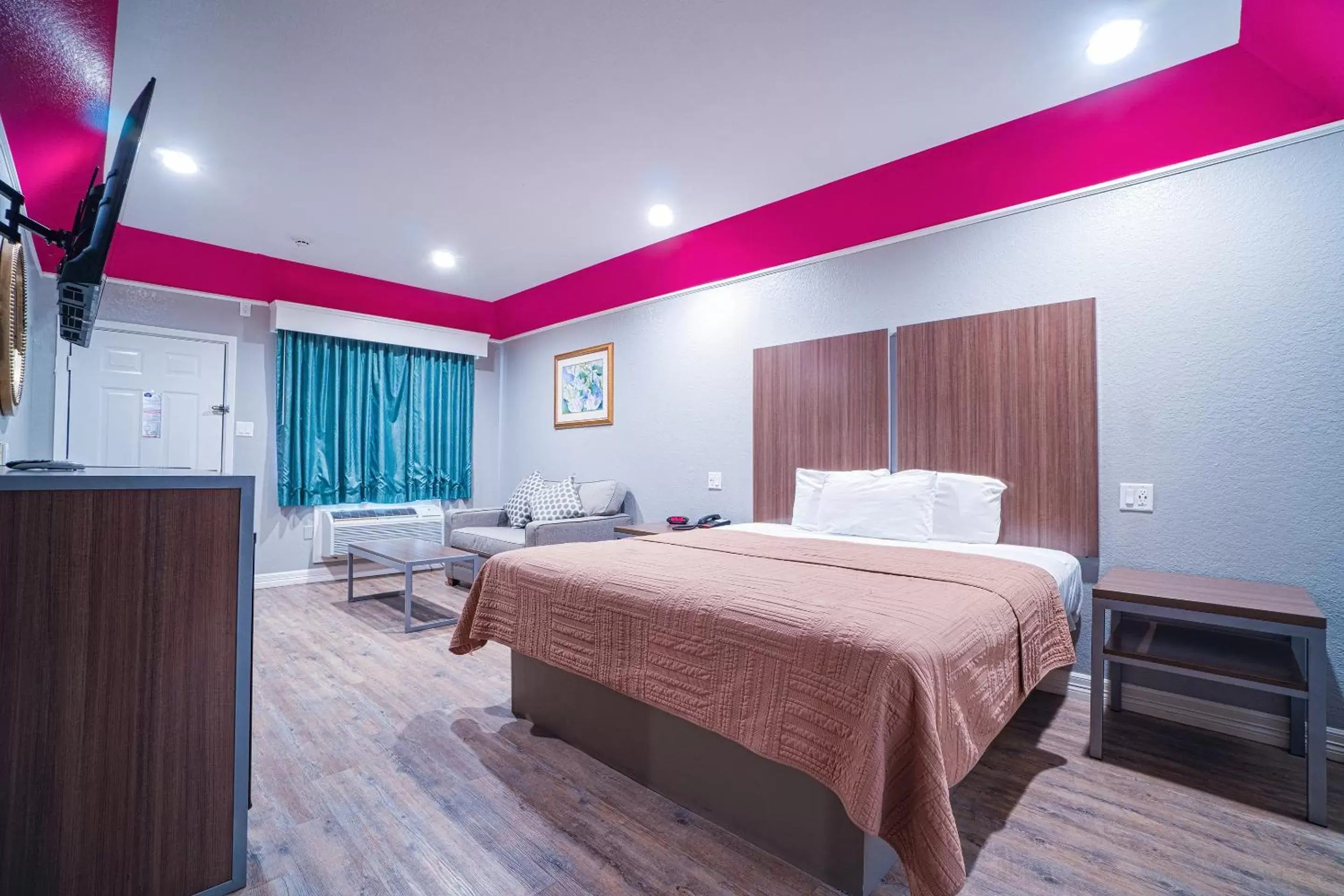 Bedroom, Bed in Hotel Bliss Kemah Boardwalk by OYO
