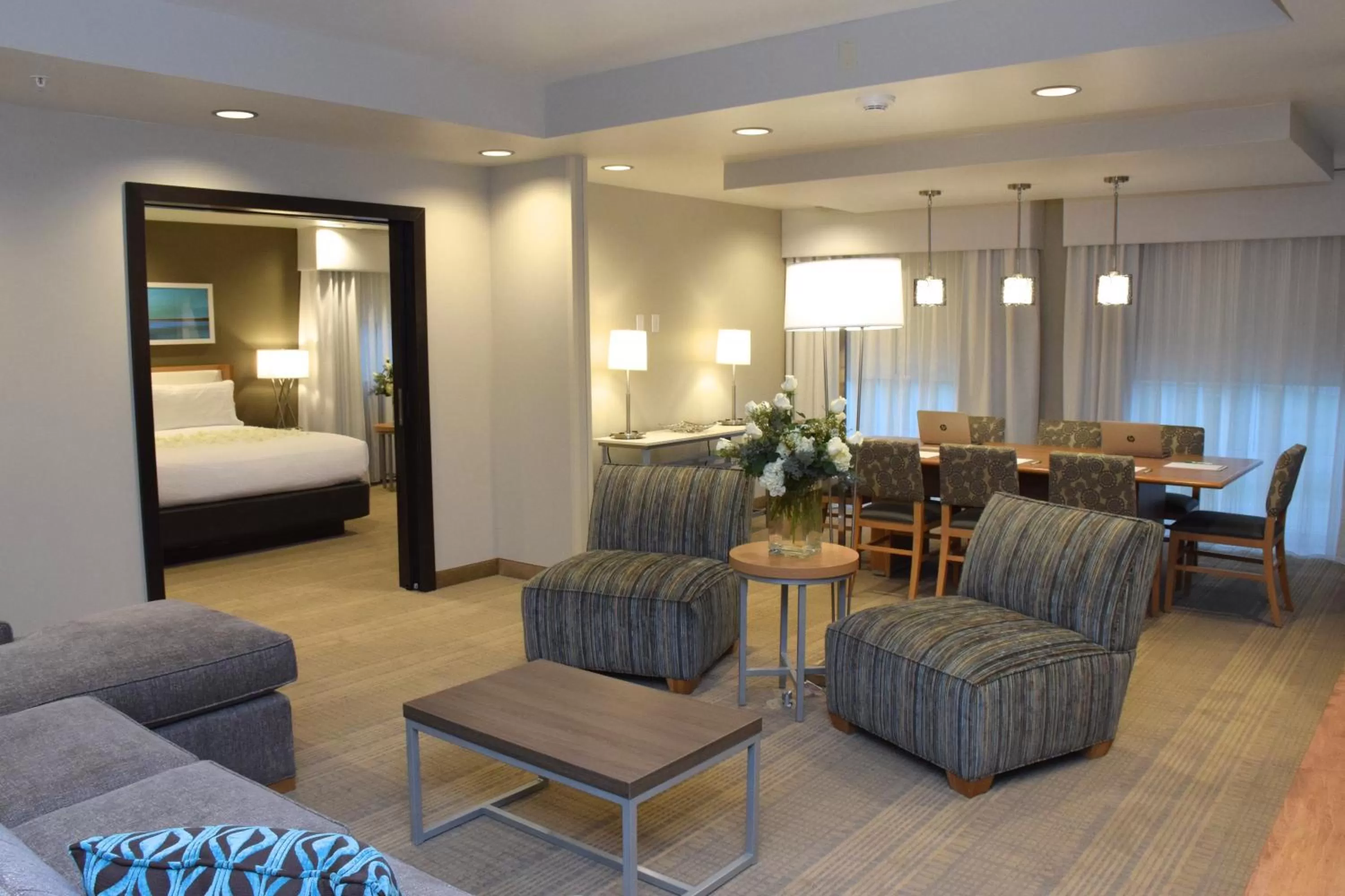 Photo of the whole room, Bed in Holiday Inn Cincinnati North West Chester by IHG