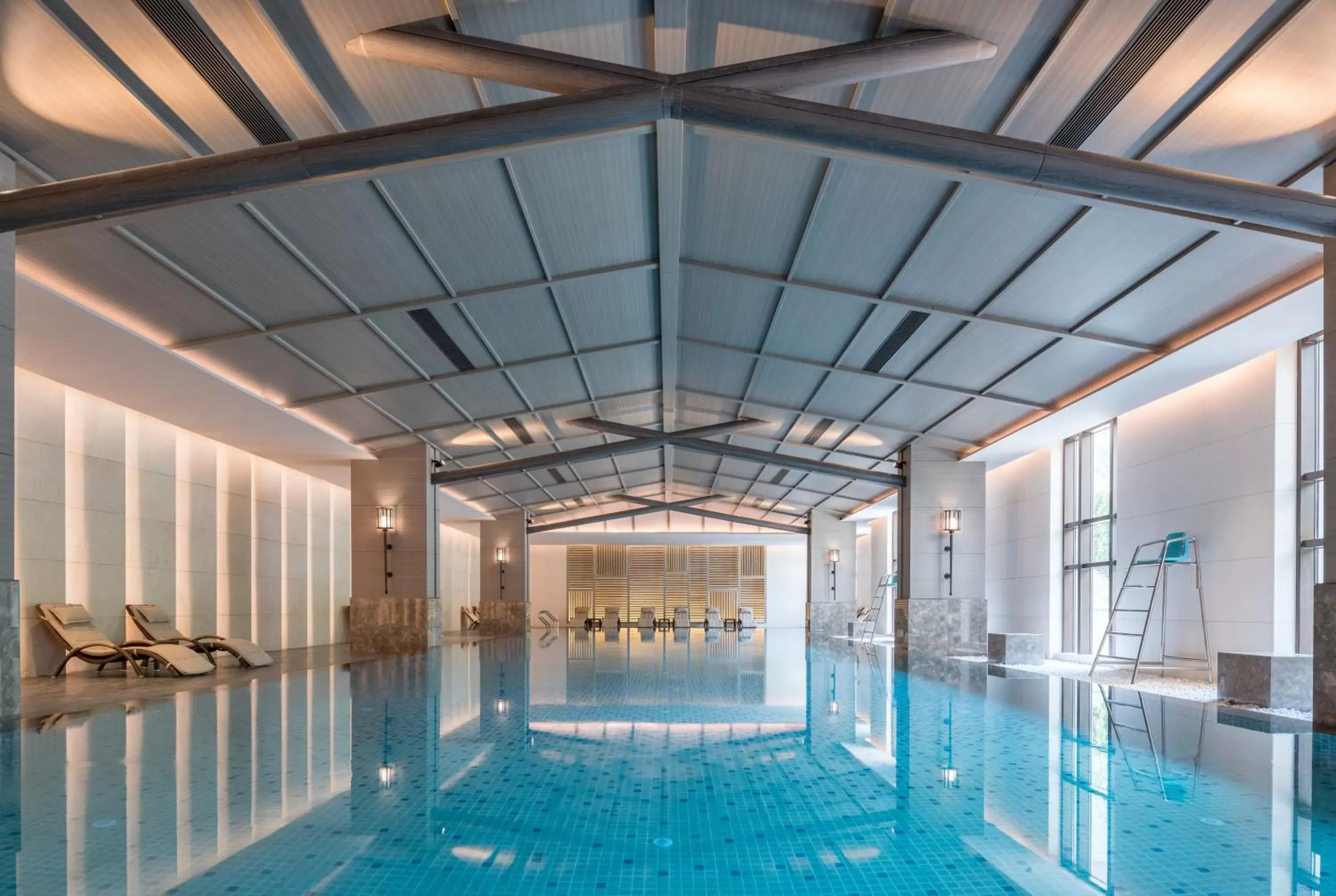 Swimming Pool in Shenzhen Marriott Hotel Golden Bay