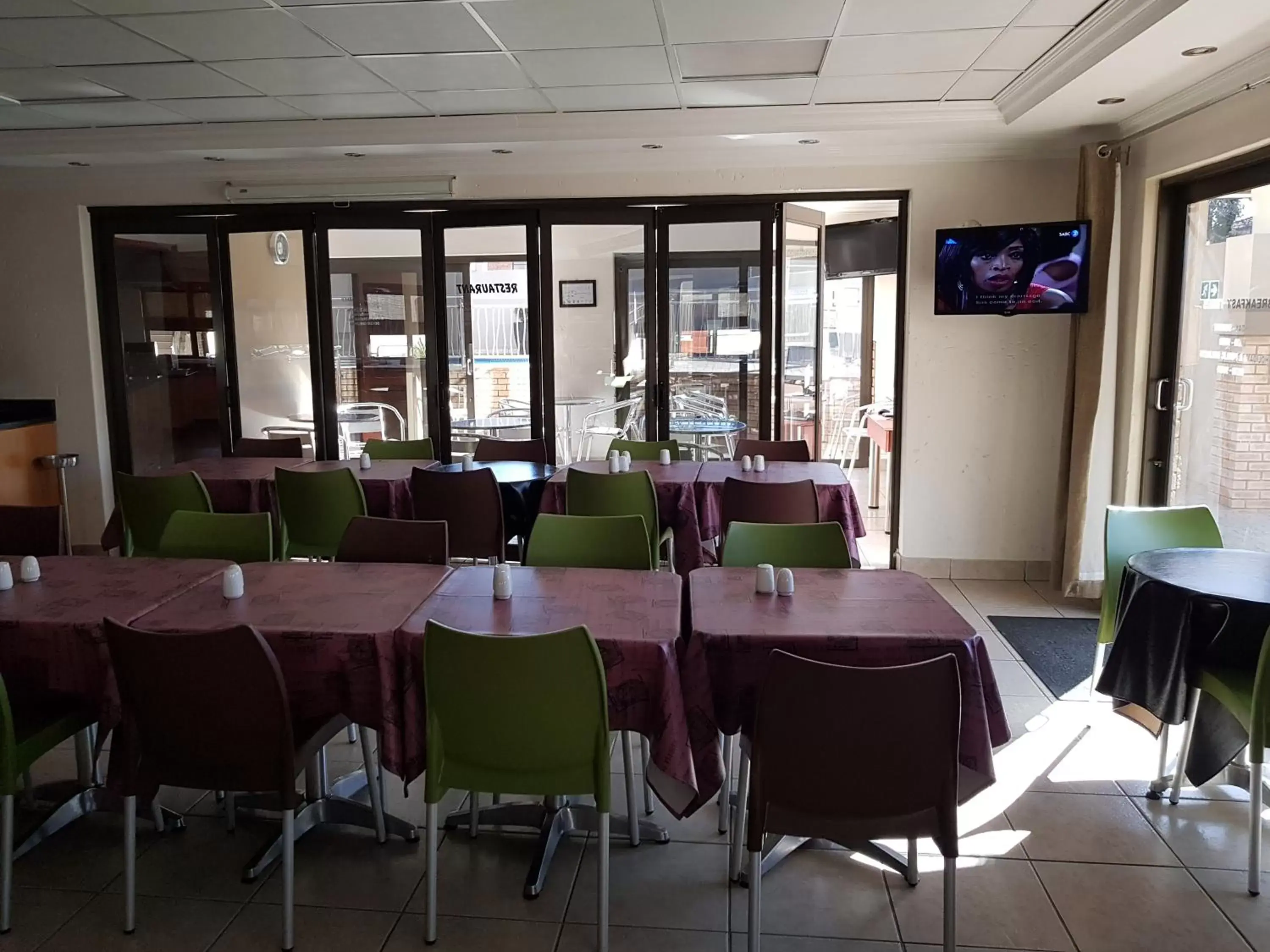 Restaurant/places to eat in Europrime Hotel Restaurant/places to eat in Europrime Hotel