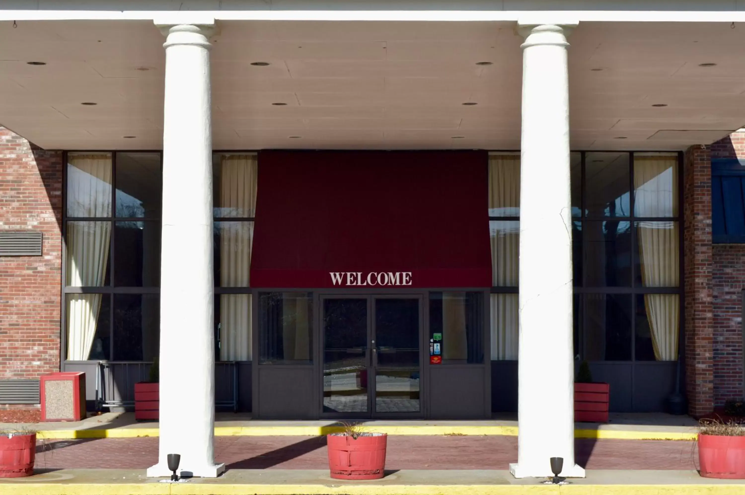 Facade/entrance in Mystic River Hotel & Suites