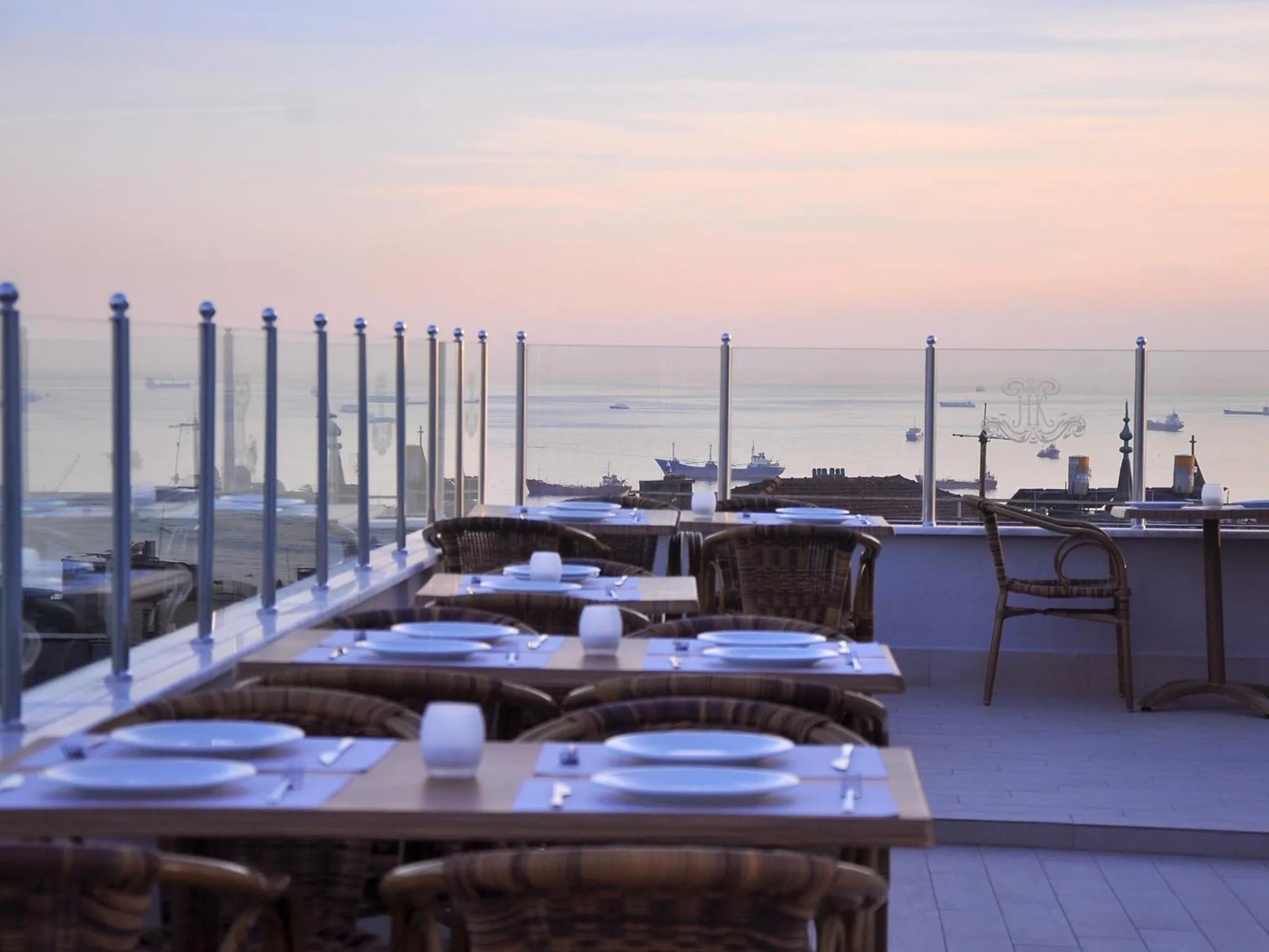 Restaurant/places to eat in Divani Ali Hotel