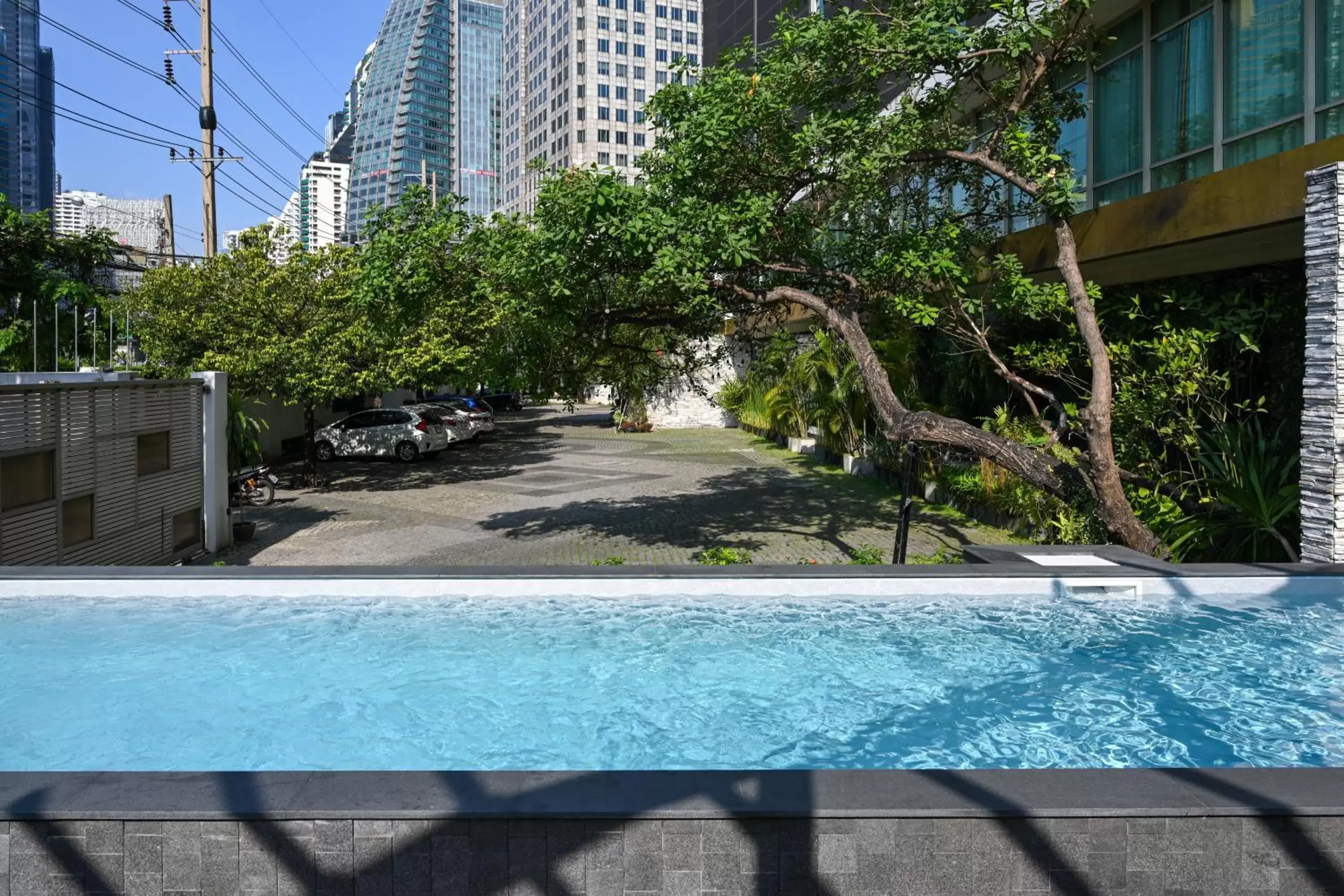 Swimming Pool in Maduzi Hotel, Bangkok - Asoke