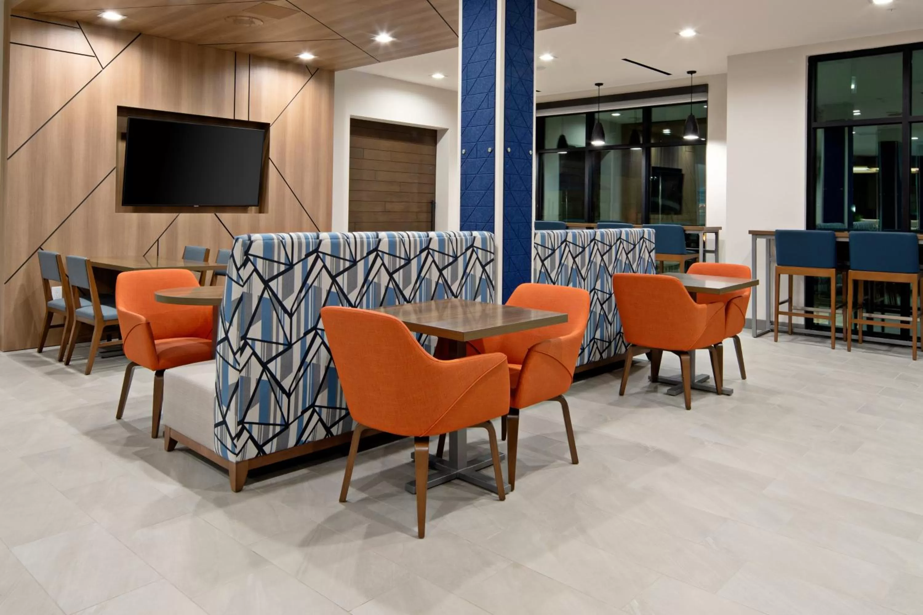 Breakfast in Holiday Inn Express & Suites - Valencia - Santa Clarita by IHG