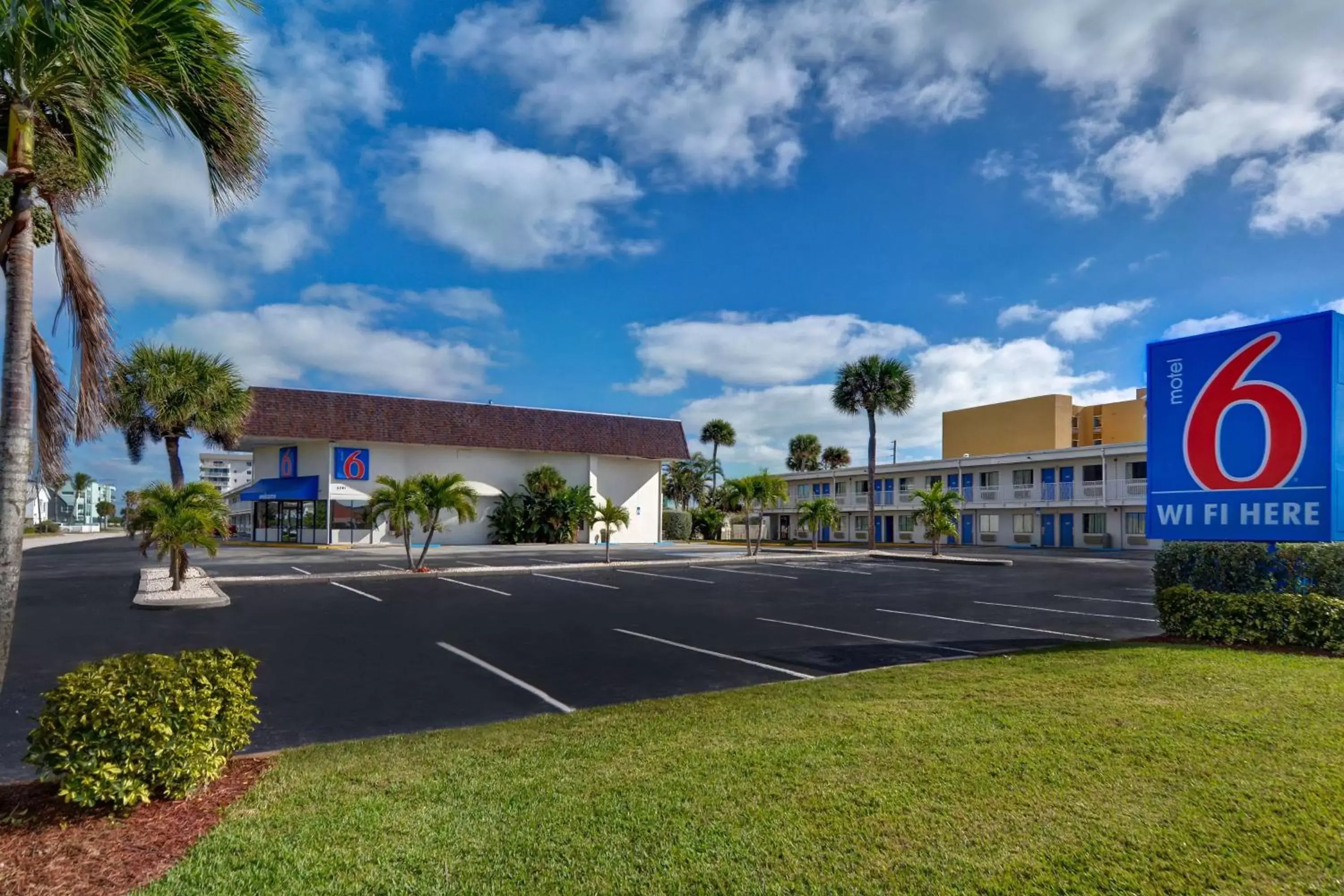 Property building in Motel 6-Cocoa Beach, FL