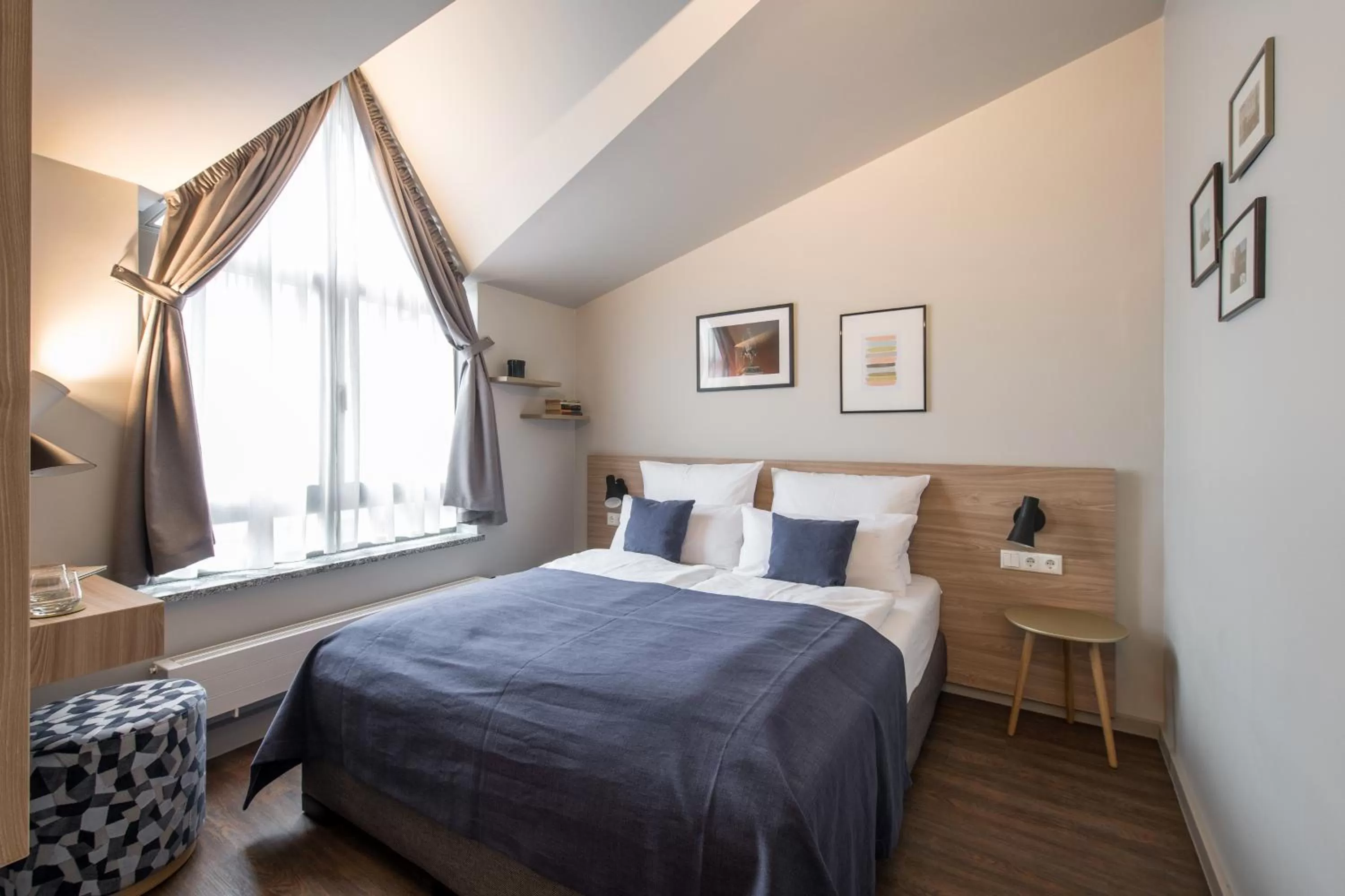 Photo of the whole room, Bed in stattHotel Weimar