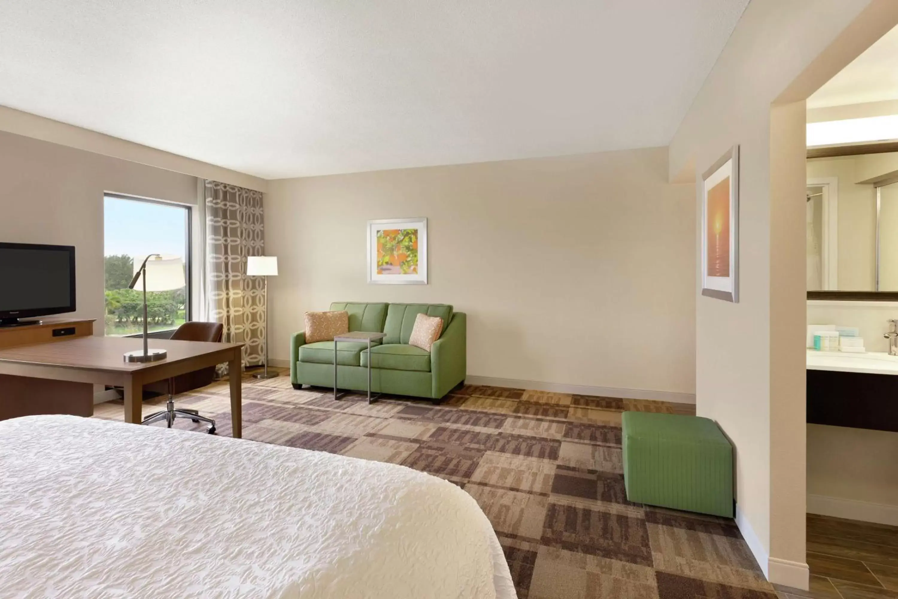Bedroom, Seating Area in Hampton Inn & Suites Largo