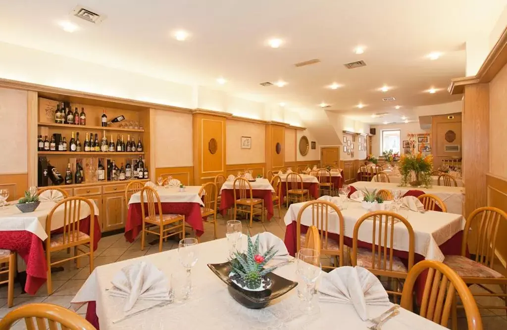 Restaurant/Places to Eat in Hotel Ambra