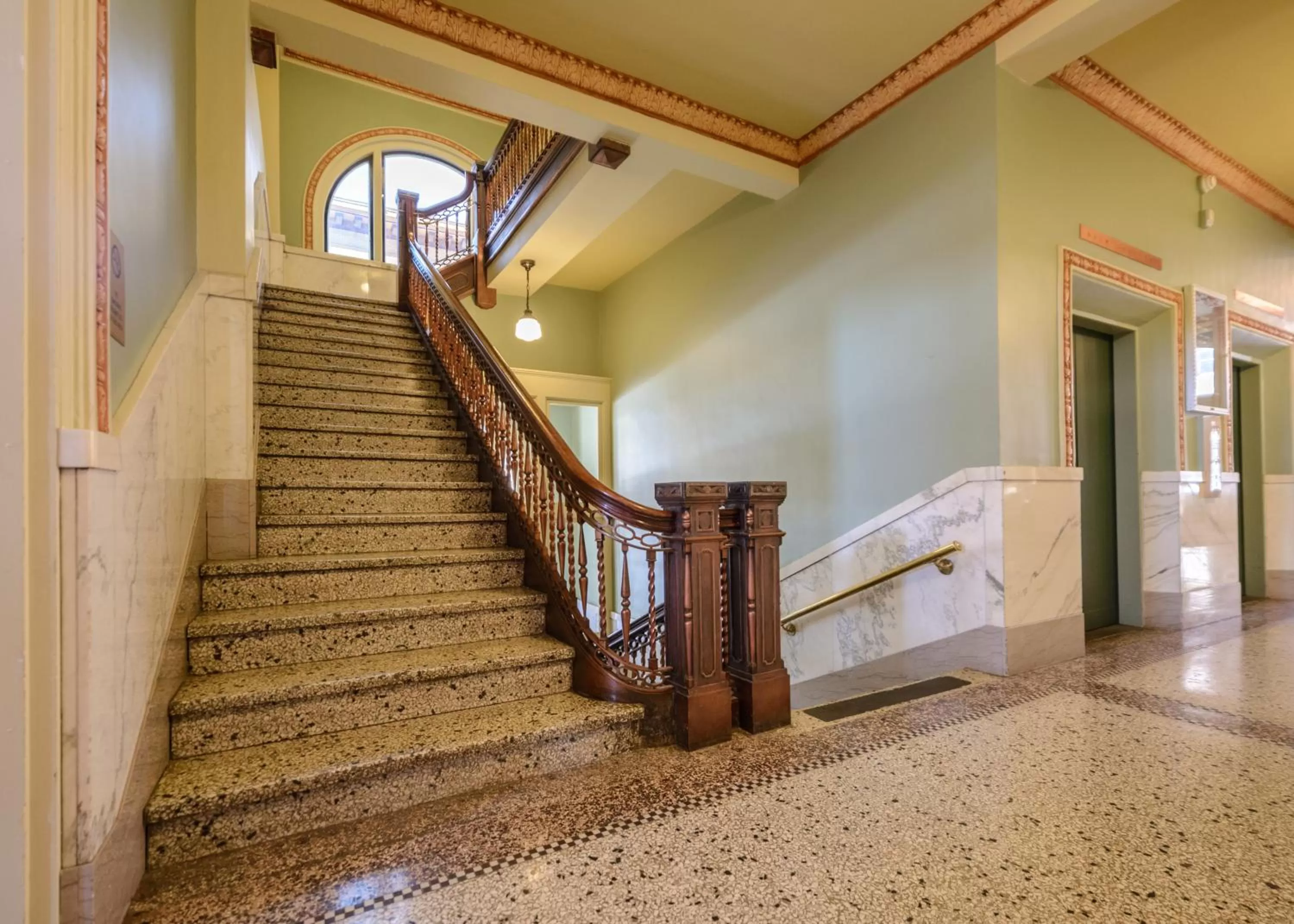 Lobby or reception in Finlen Hotel and Motor Inn