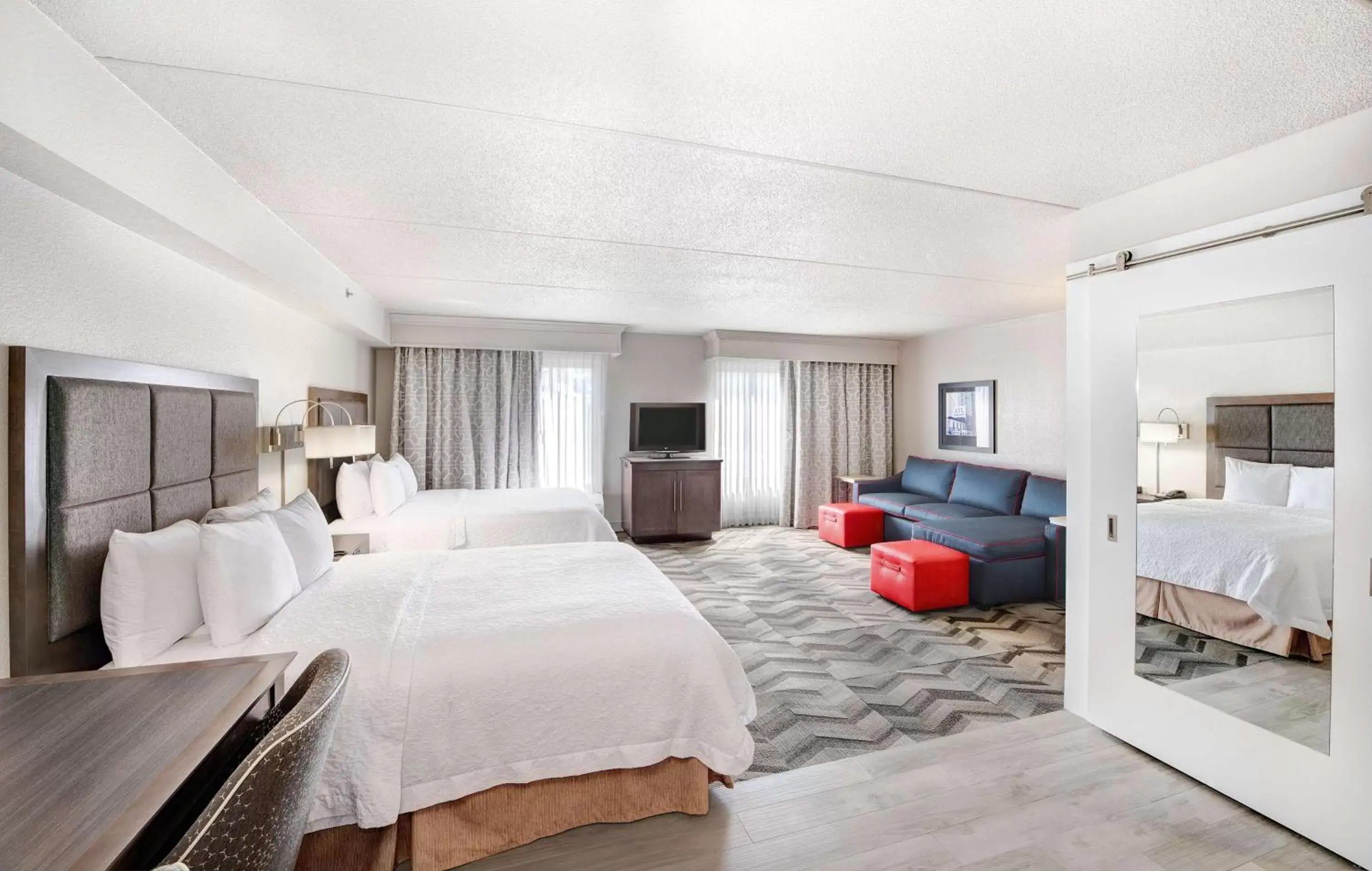 Bedroom, Bed in Hampton Inn & Suites Atlanta-Galleria