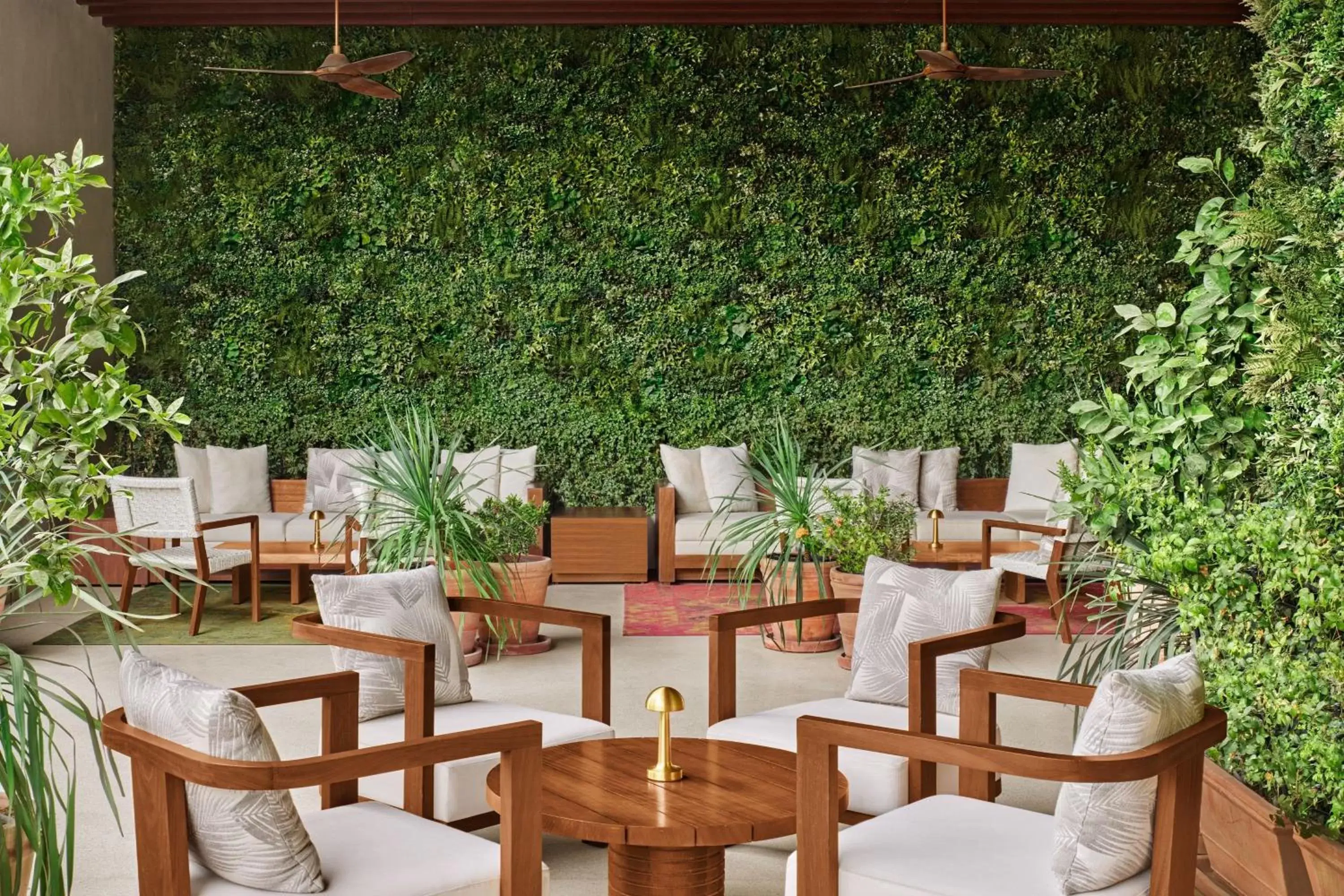 Lounge or bar in The Dubai EDITION