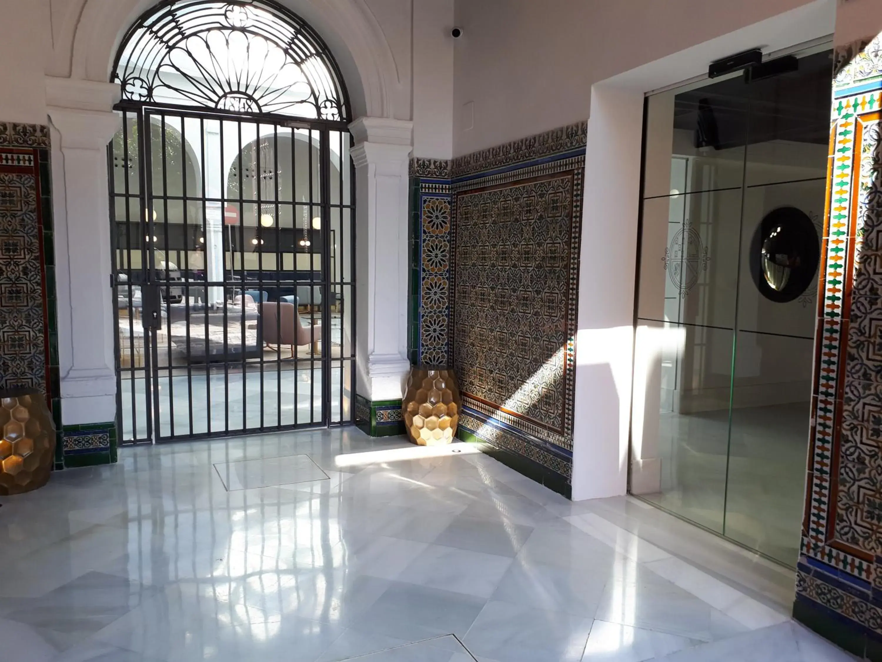 Facade/entrance in One Shot Palacio Conde de Torrejón 09