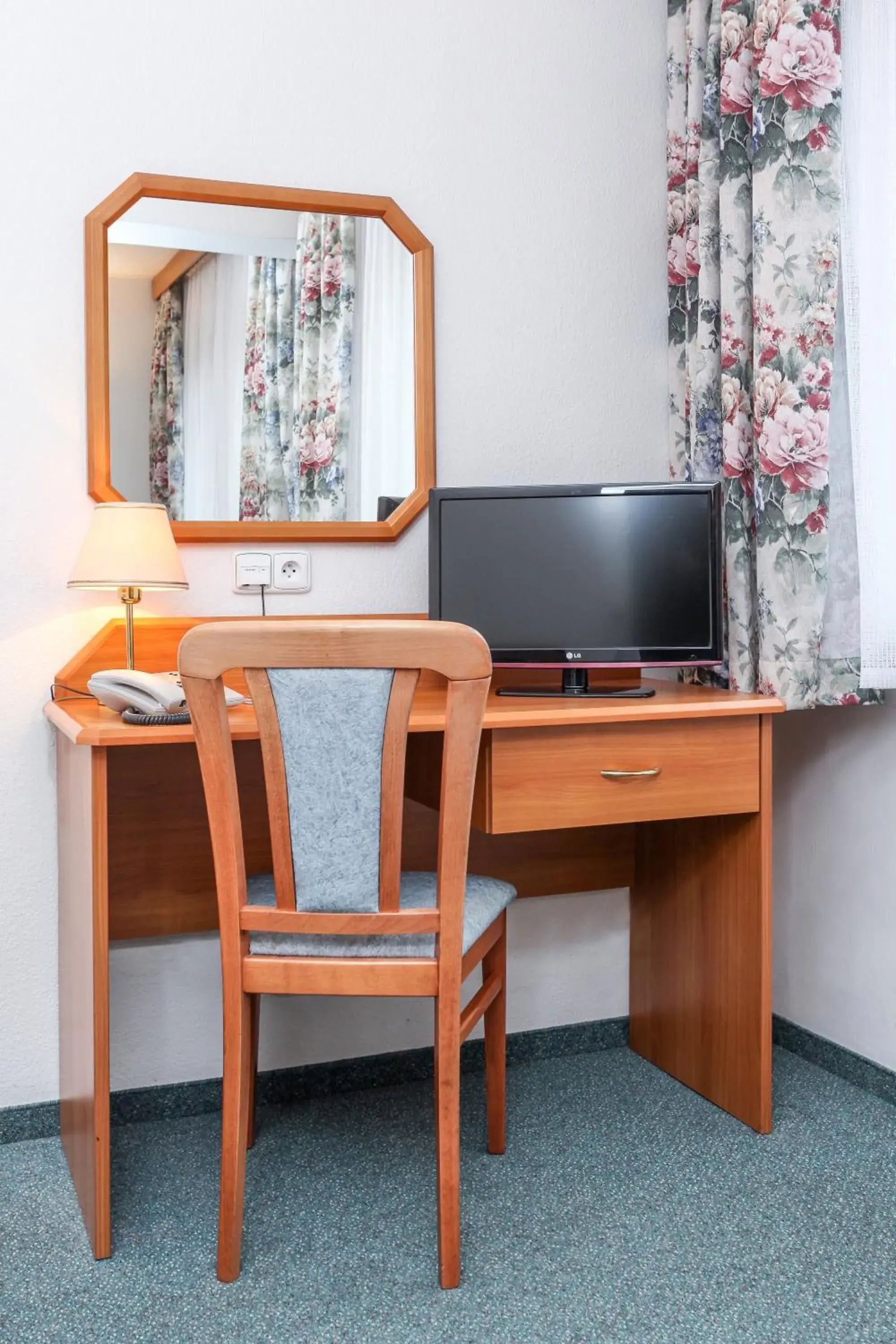 Seating area, TV/Entertainment Center in Hotel Astra