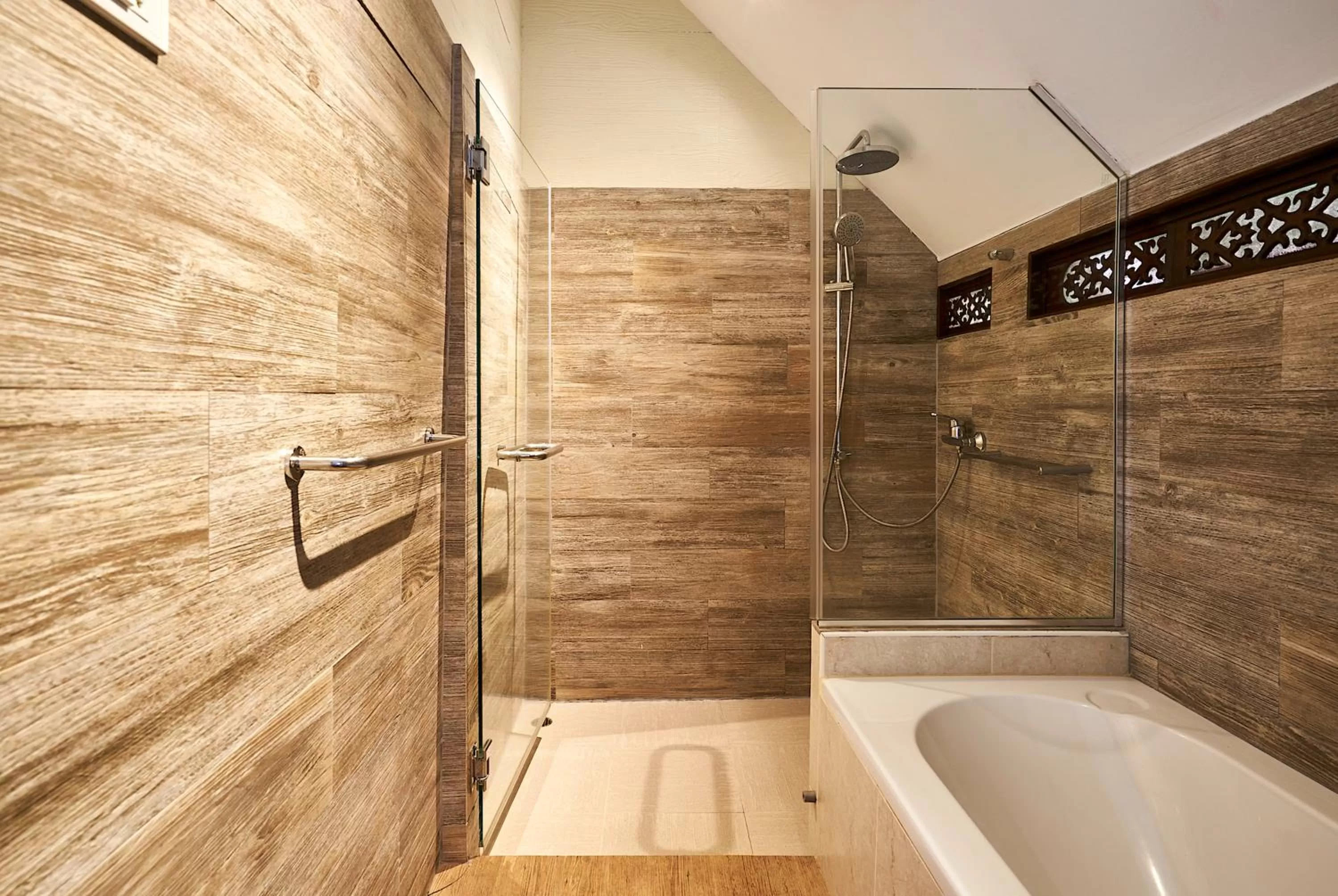 Shower in Ruenkanok Thaihouse Resort