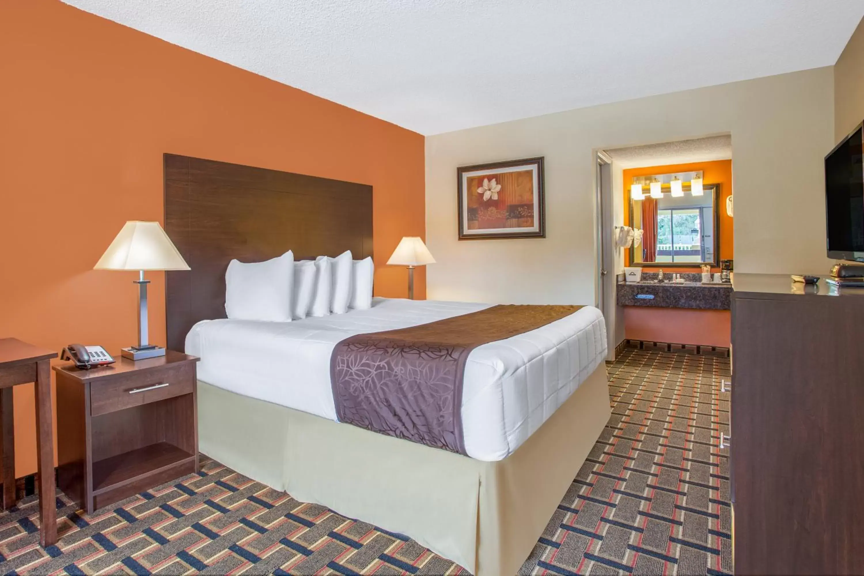 Photo of the whole room, Room Photo in Days Inn by Wyndham Brooksville