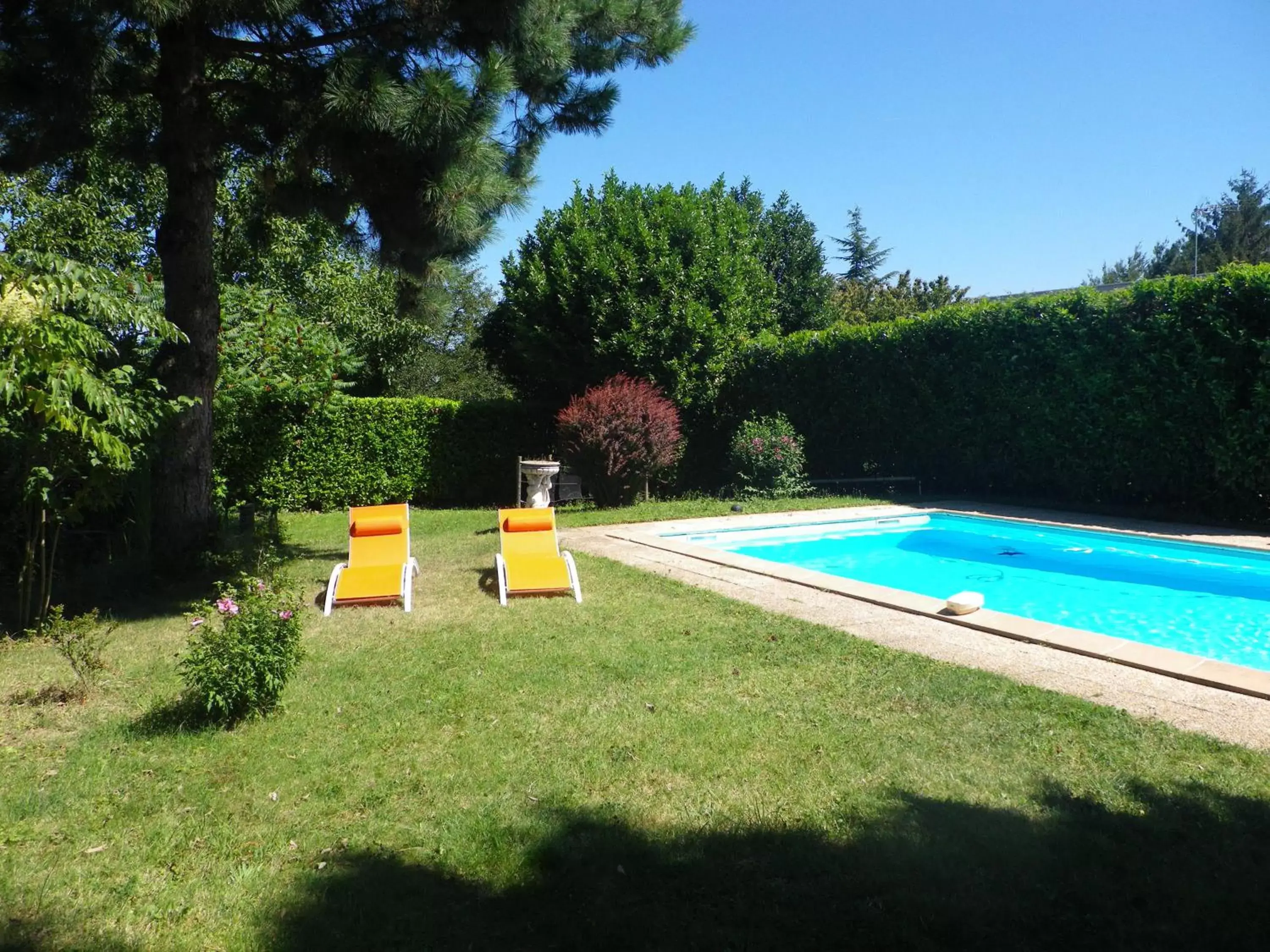 Swimming Pool in Chambres d'Hôtes Mado et Lulu