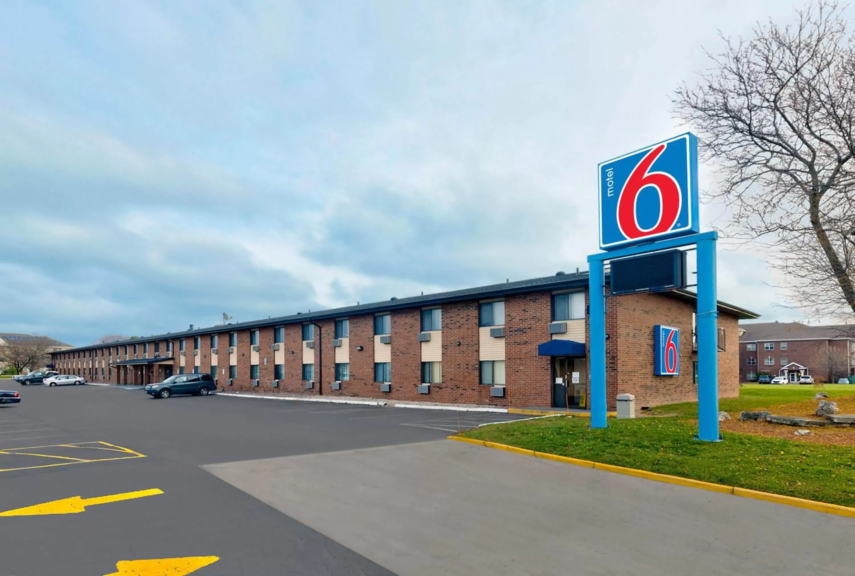 Property building in Motel 6-Oak Creek, WI Property building in Motel 6-Oak Creek, WI