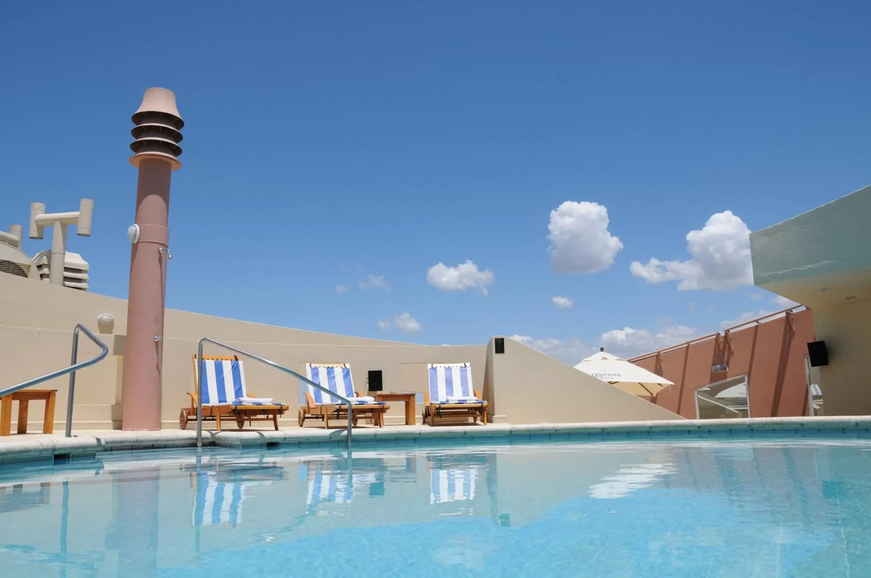 Solarium, Swimming Pool in InterTower Hotel