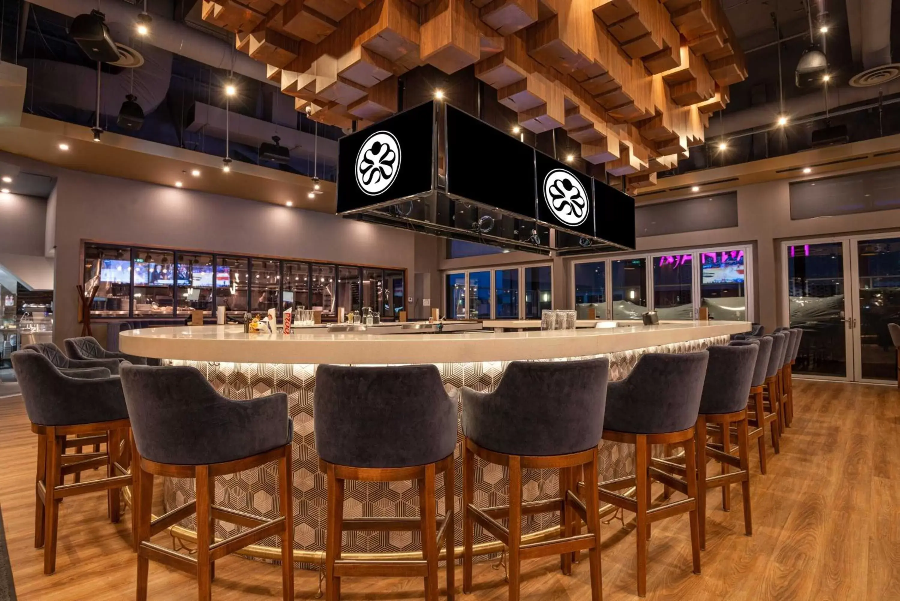 Restaurant/places to eat in Sandman Signature Ottawa Airport Hotel