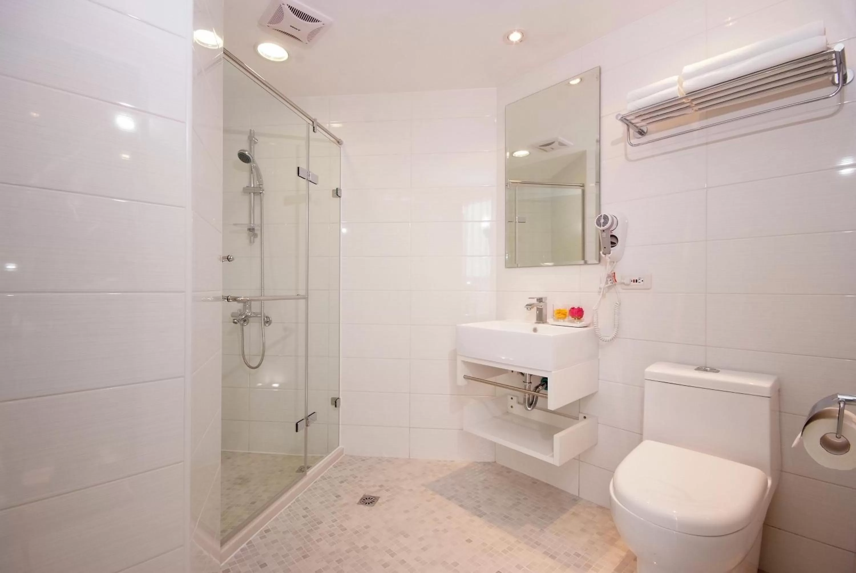 Shower in Hotel Leisure 台中輕行旅