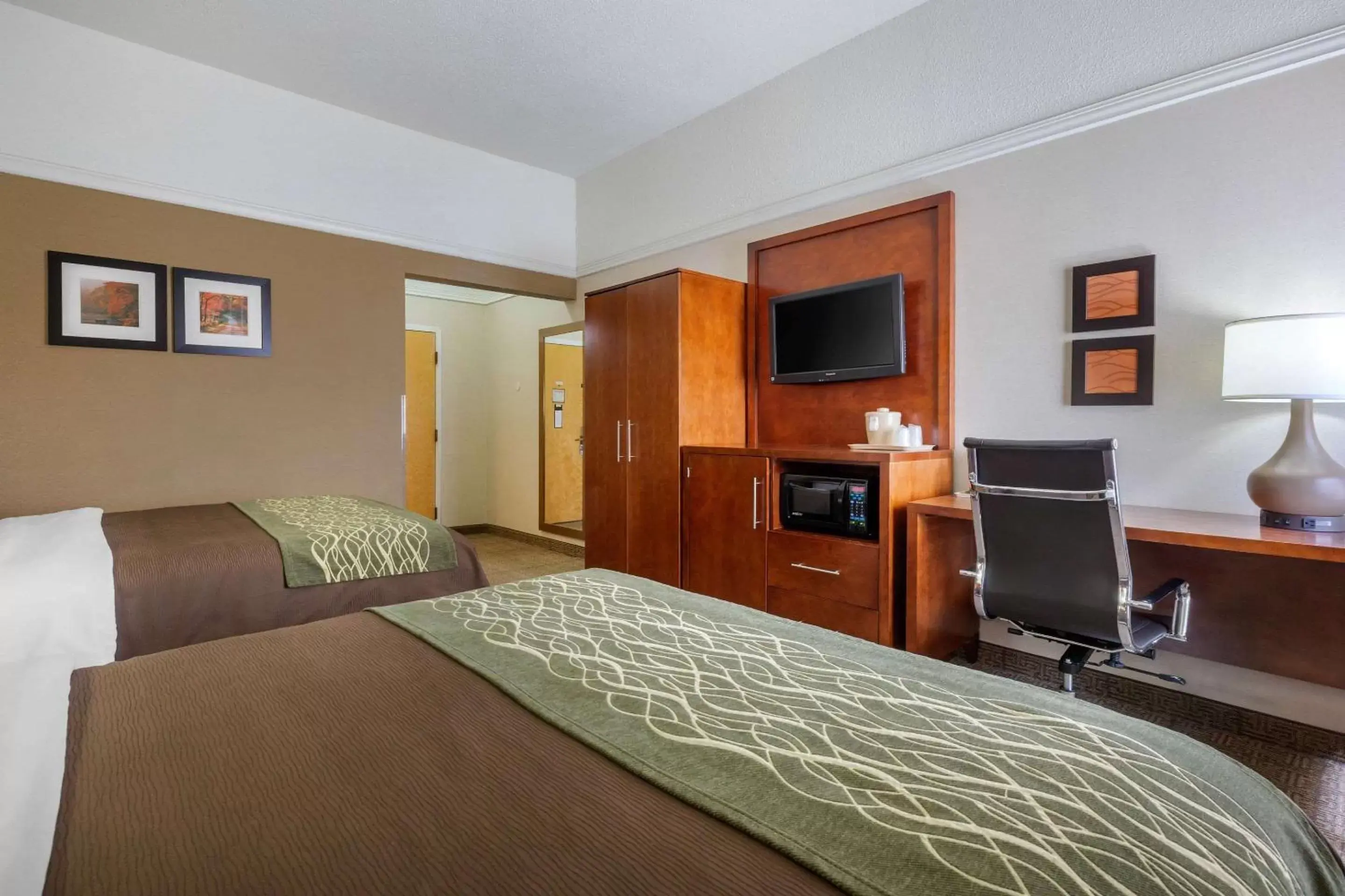 Photo of the whole room, Bed in Comfort Inn Trolley Square