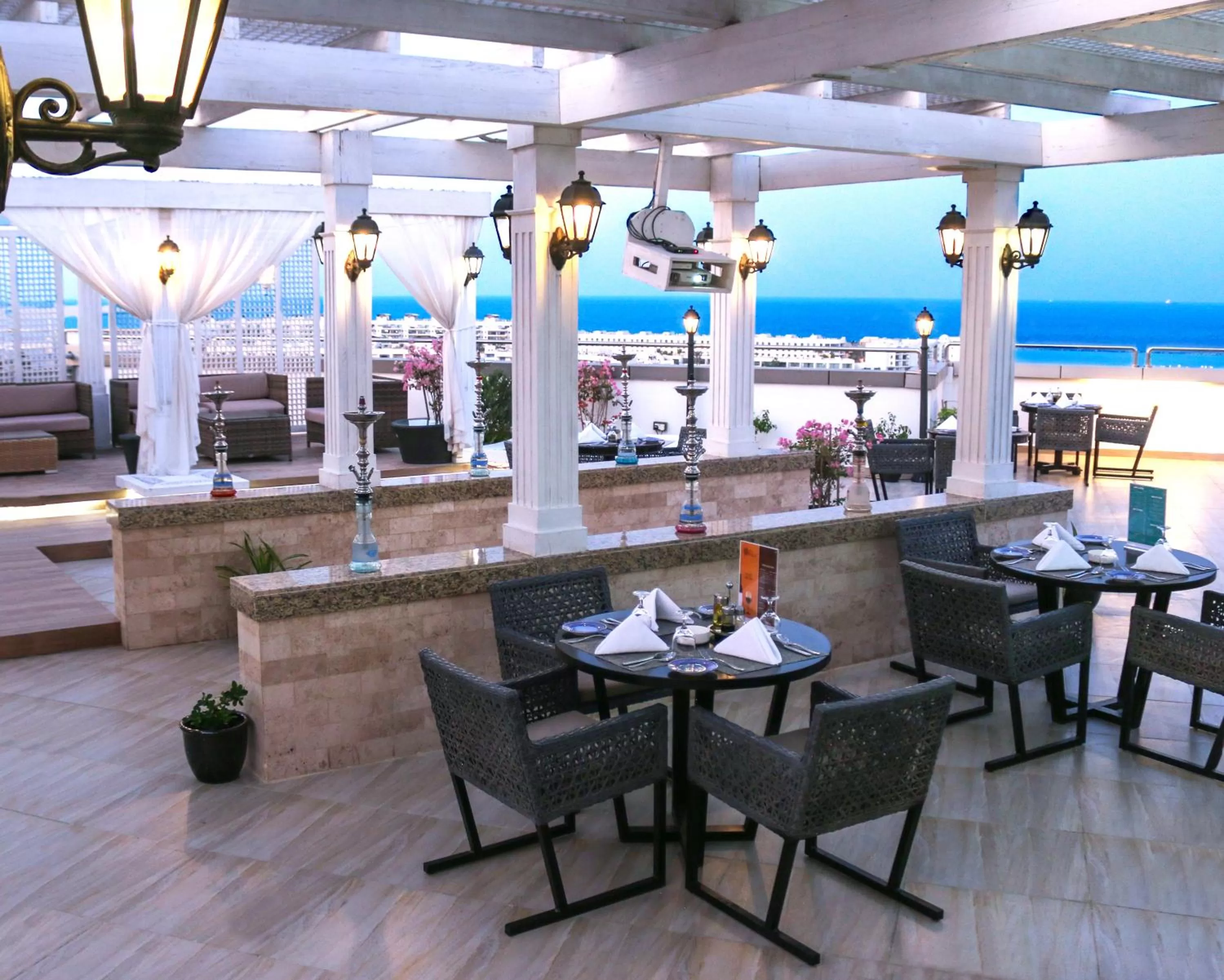 Restaurant/places to eat in Ramada Hotel and Suites Amwaj Islands