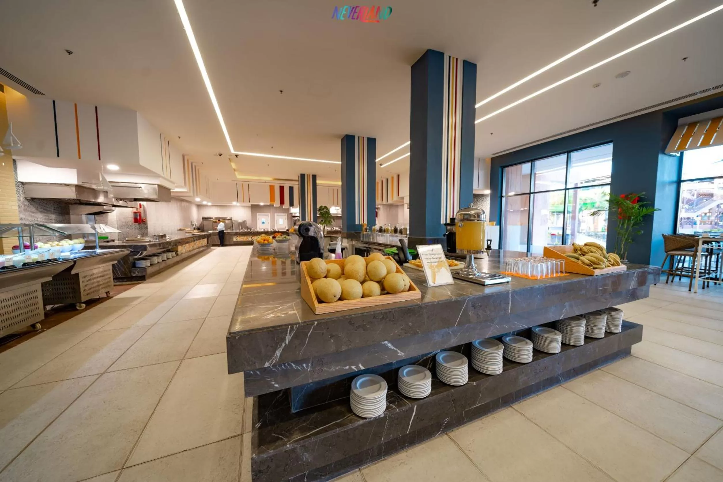 Food and drinks in Neverland City Hurghada - Pickalbatros