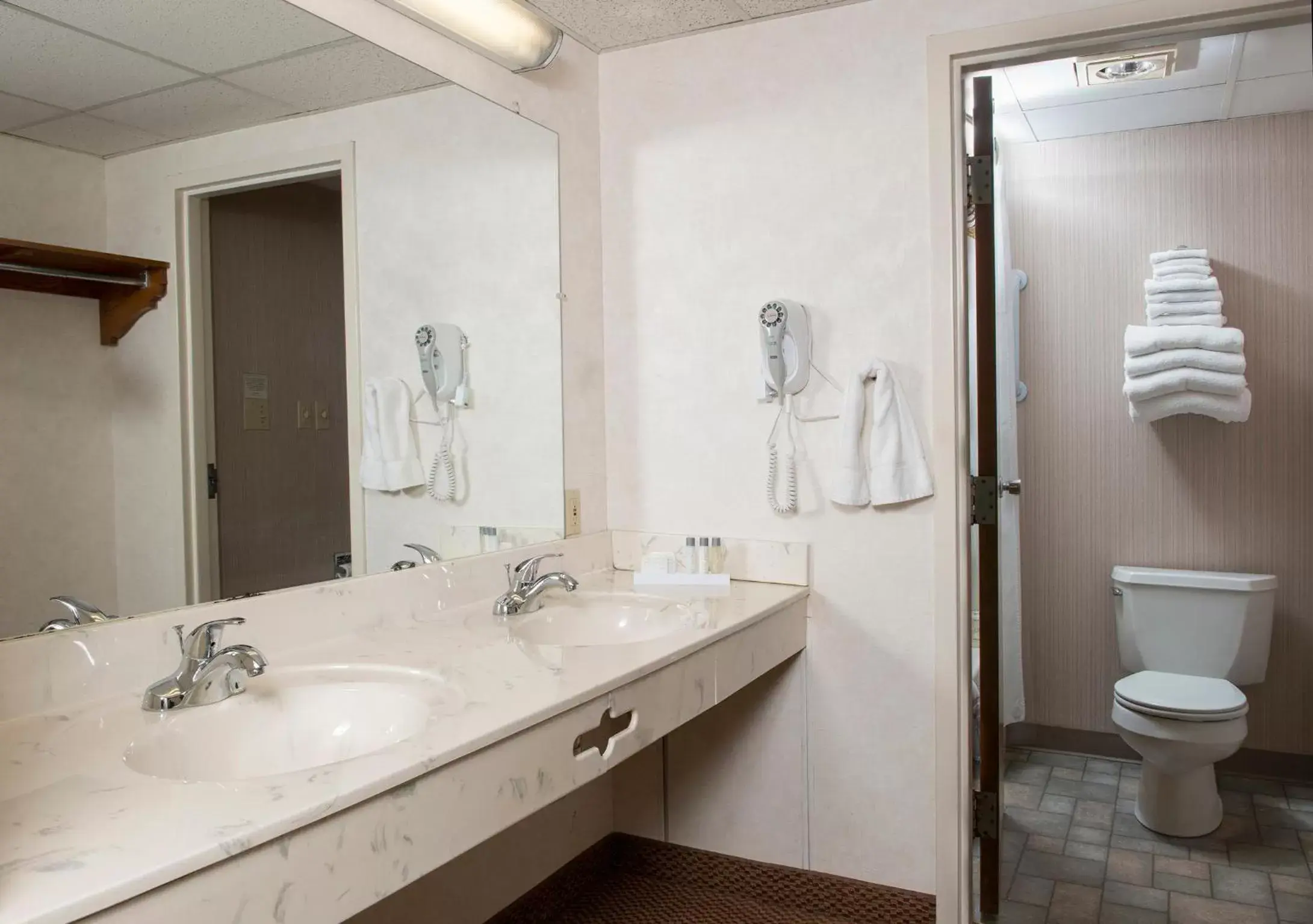 Bathroom in Bird-in-Hand Family Inn