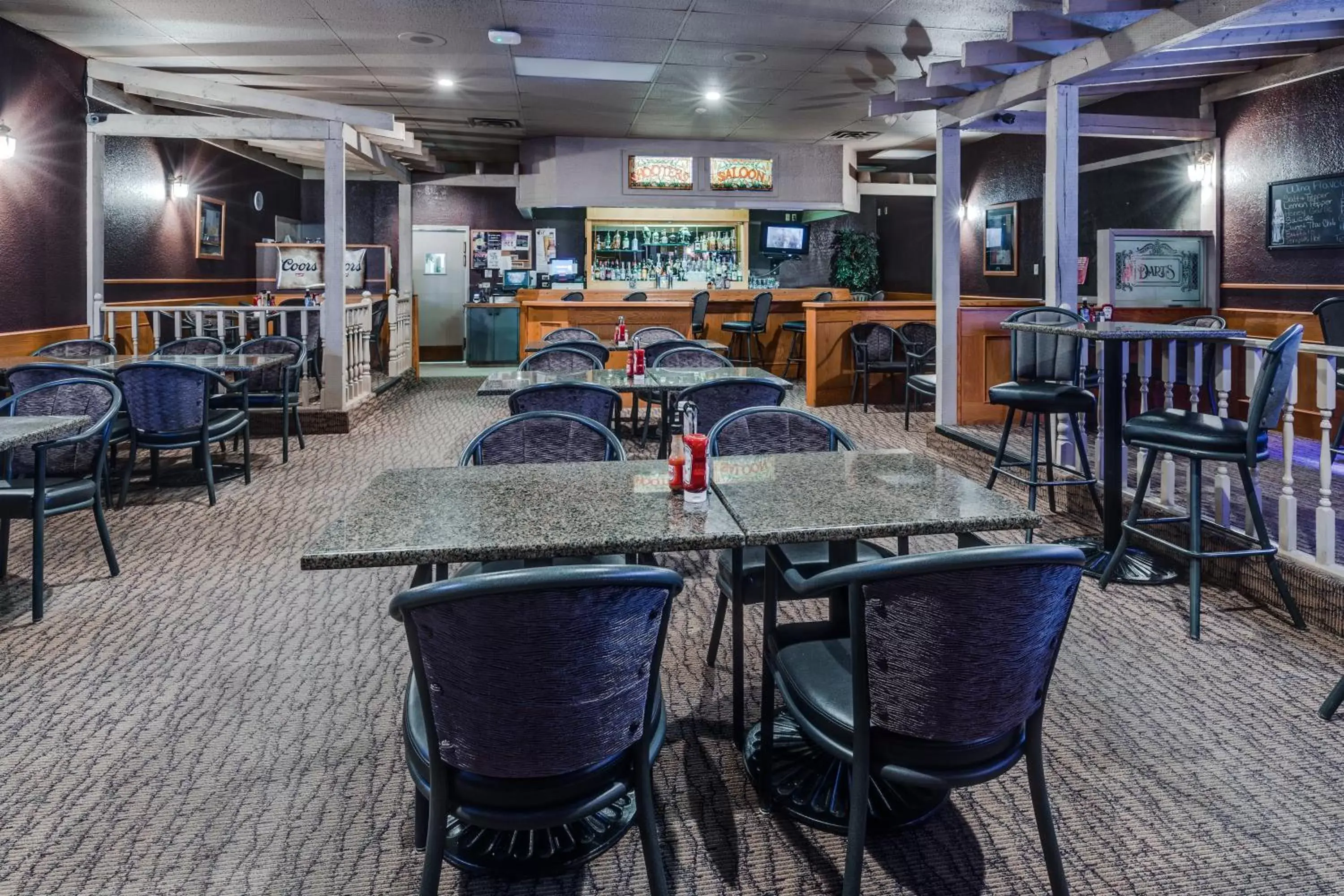 Lounge or bar, Restaurant/Places to Eat in Heritage Inn Hotel & Convention Centre - High River