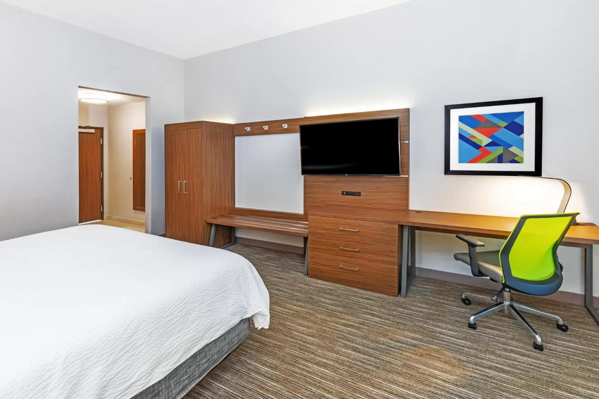 Photo of the whole room, TV/Entertainment Center in Holiday Inn Express & Suites - Houston - N Downtown, an IHG Hotel