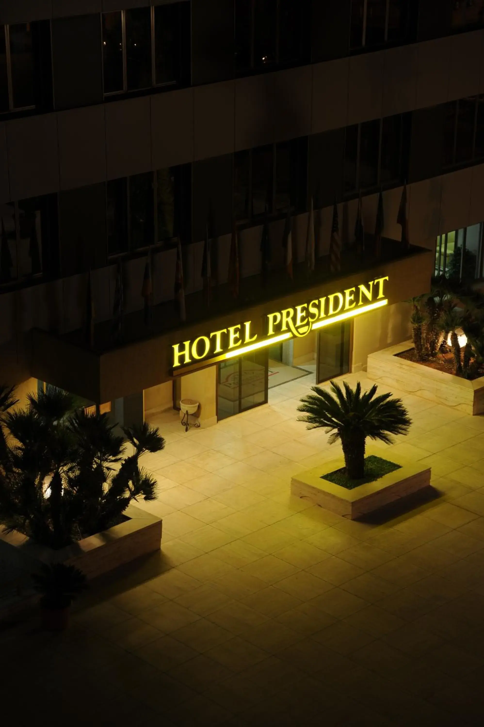 Facade/entrance in Hotel President