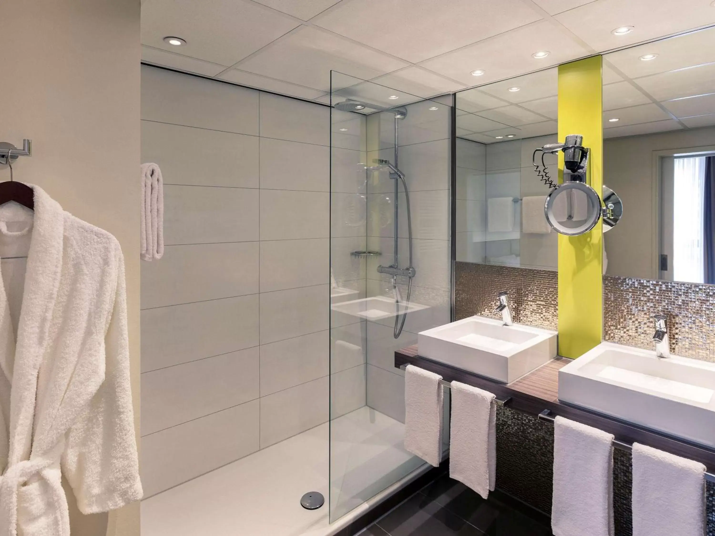 Photo of the whole room, Bathroom in Mercure Hotel Groningen Martiniplaza