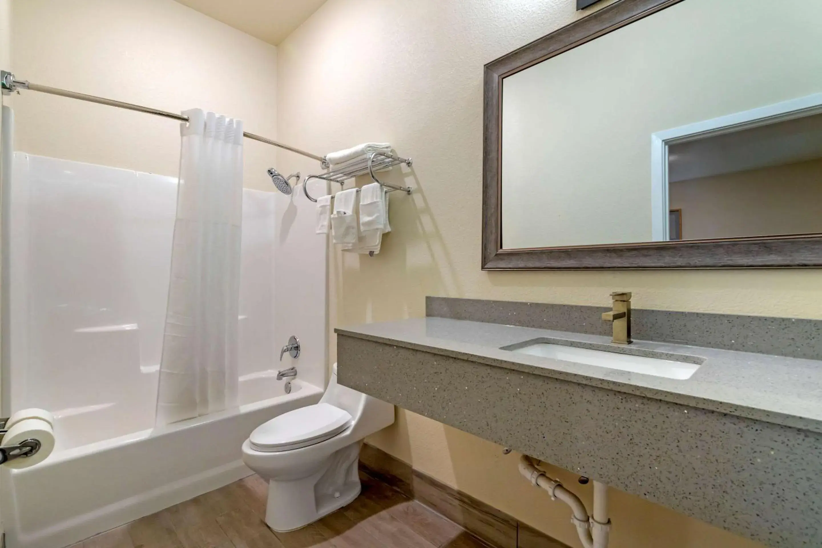 Photo of the whole room, Bathroom in Quality Inn & Suites Elgin by Choice Hotels