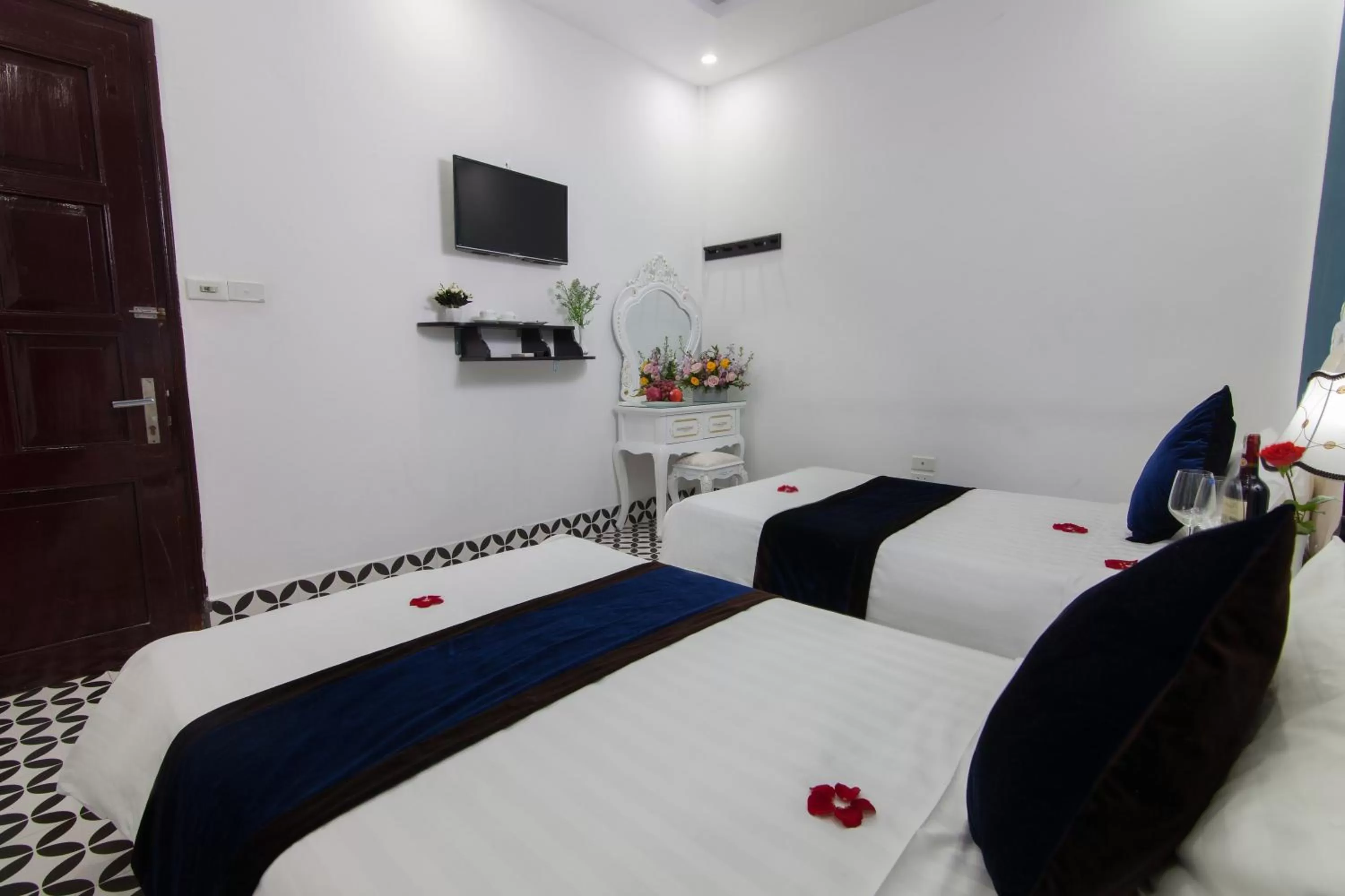 Property building, Bed in Hanoi Boutique House