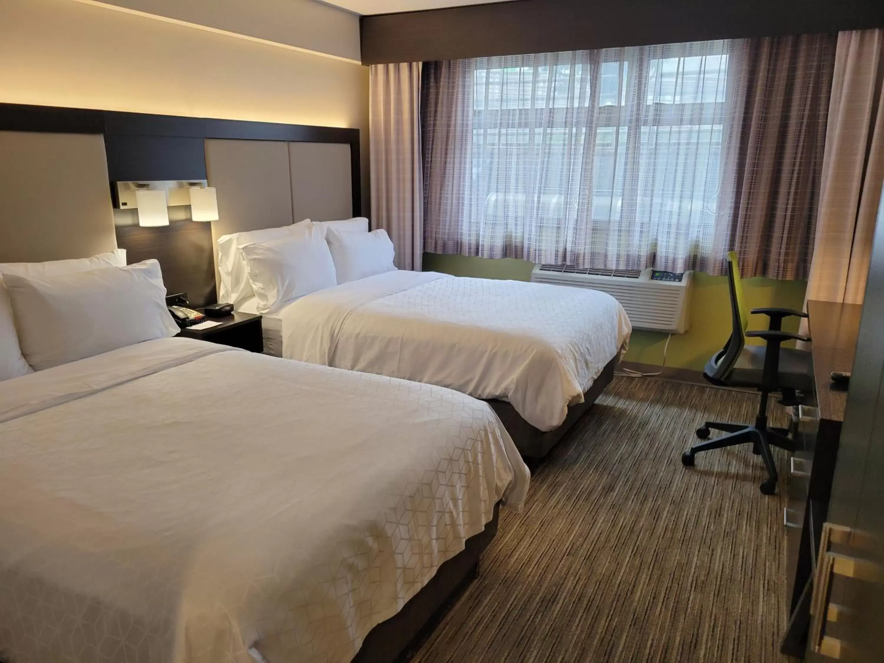 Photo of the whole room, Bed in Holiday Inn Express Maspeth by IHG Photo of the whole room, Bed in Holiday Inn Express Maspeth by IHG