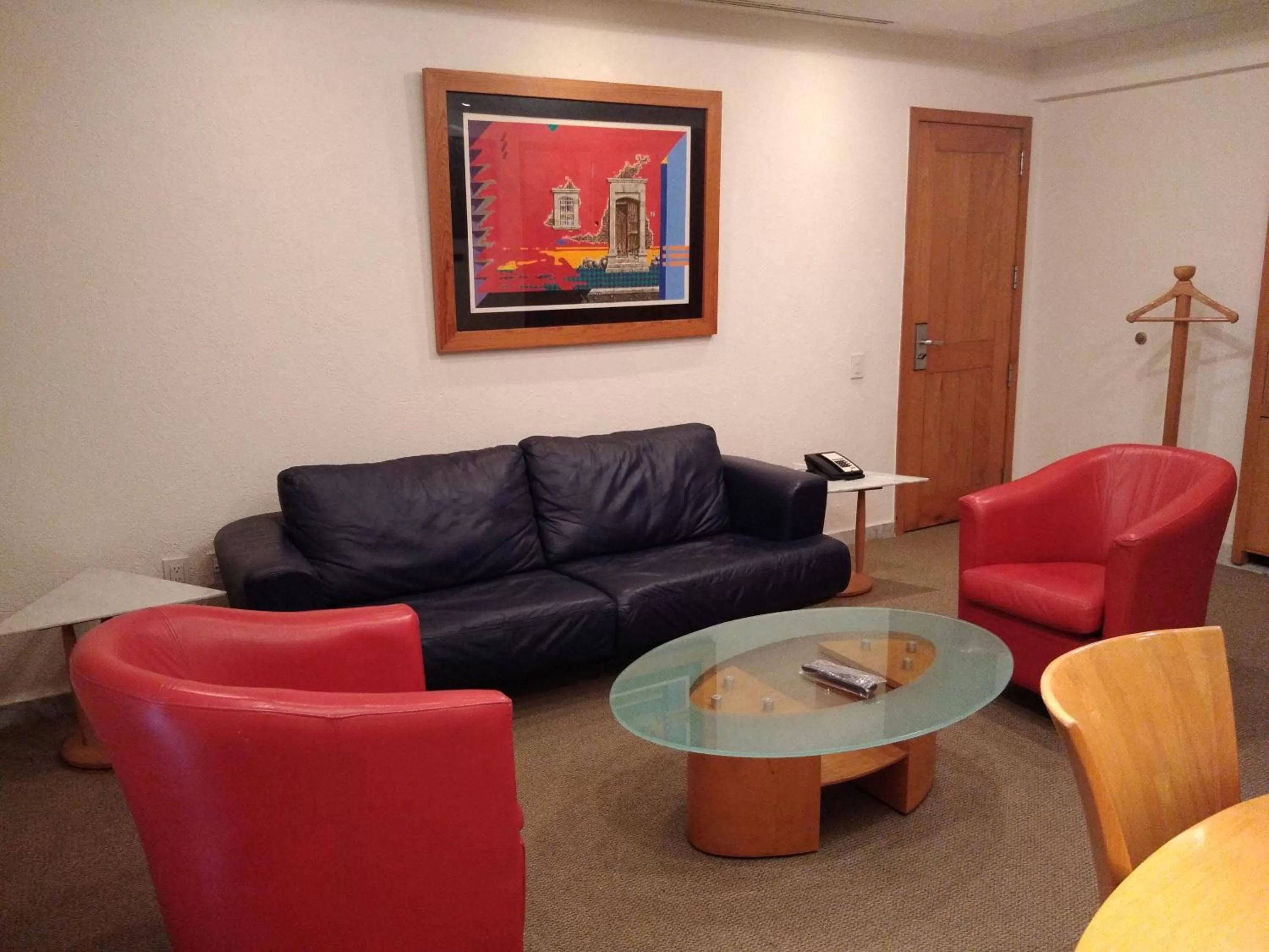 Photo of the whole room in Camino Real Guadalajara