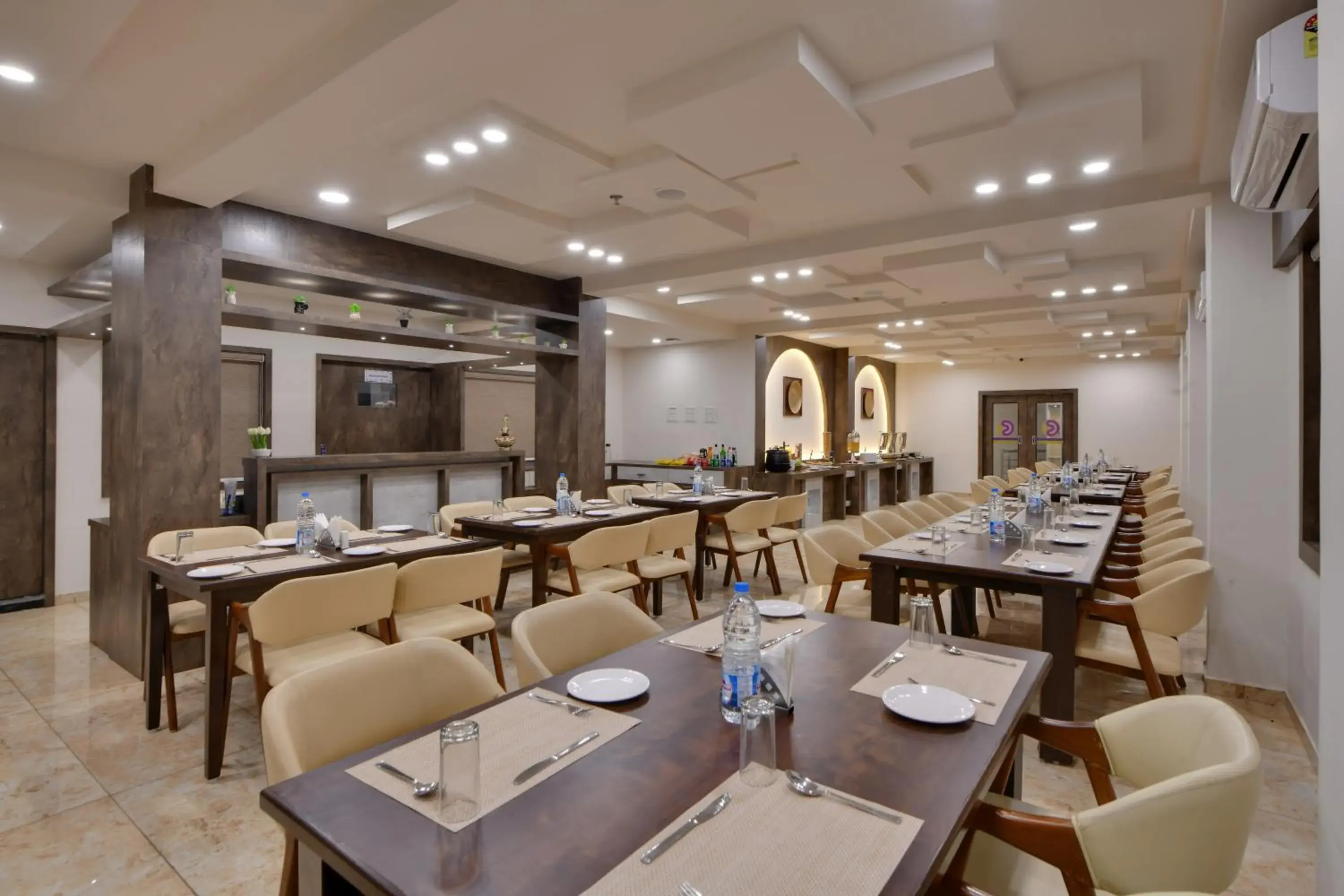 Restaurant/Places to Eat in Click Hotel Tulsi