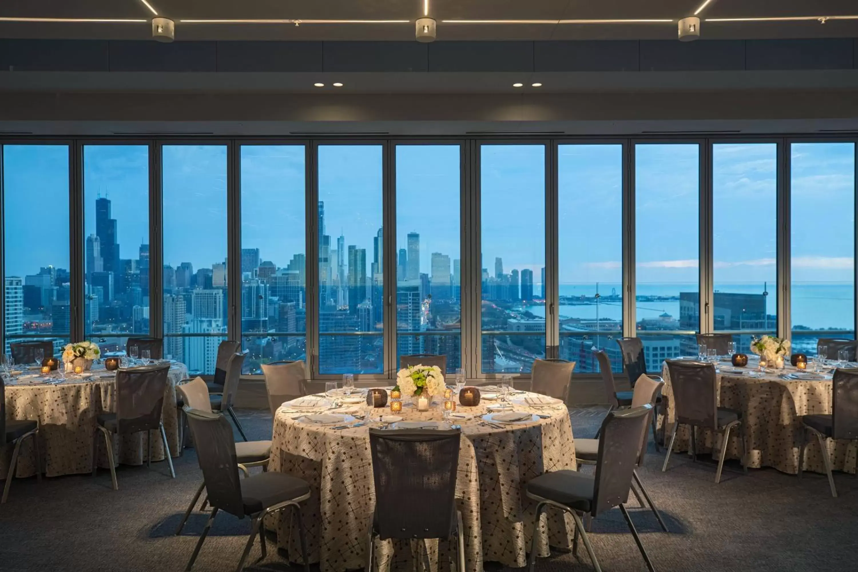 Meeting/conference room, Restaurant/Places to Eat in Marriott Marquis Chicago