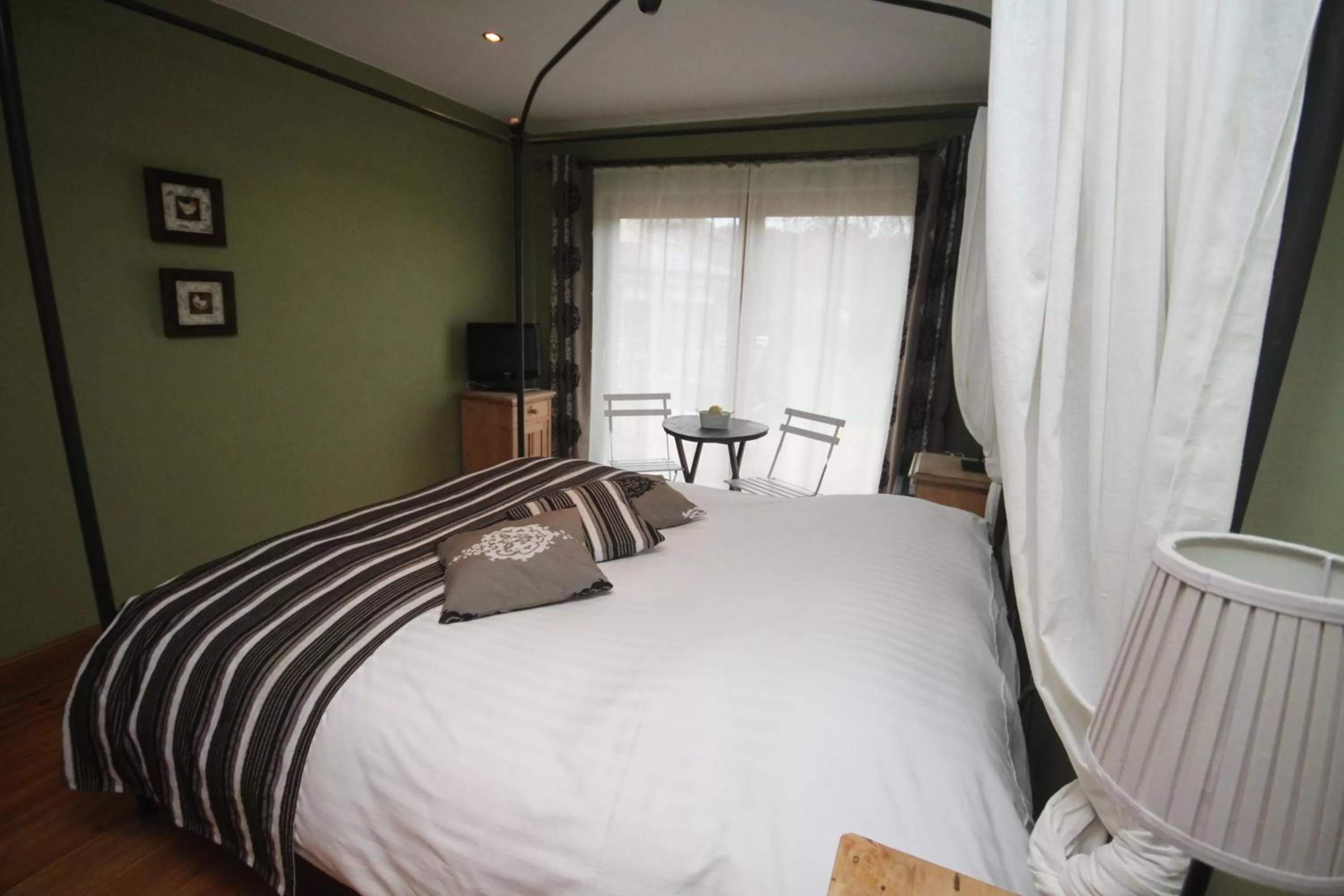 Double Room with Garden View in Comme à la Ferme