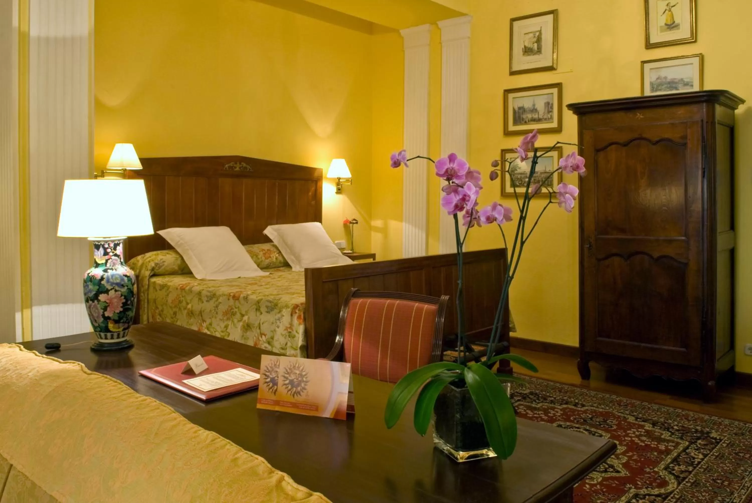 Seating area, Bed in Hotel Las Casas de la Judería