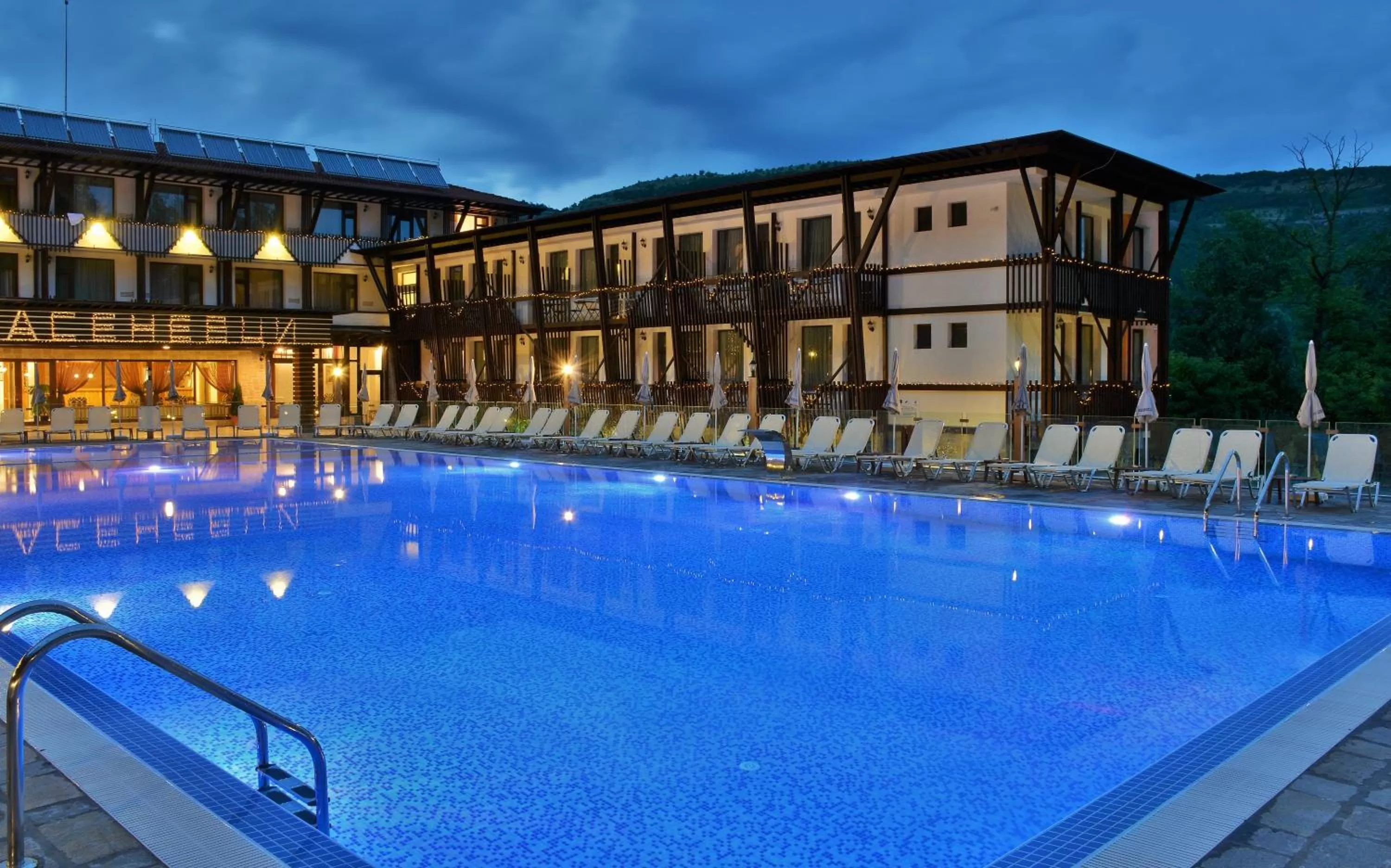 Swimming pool in Park Hotel Asenevtsi